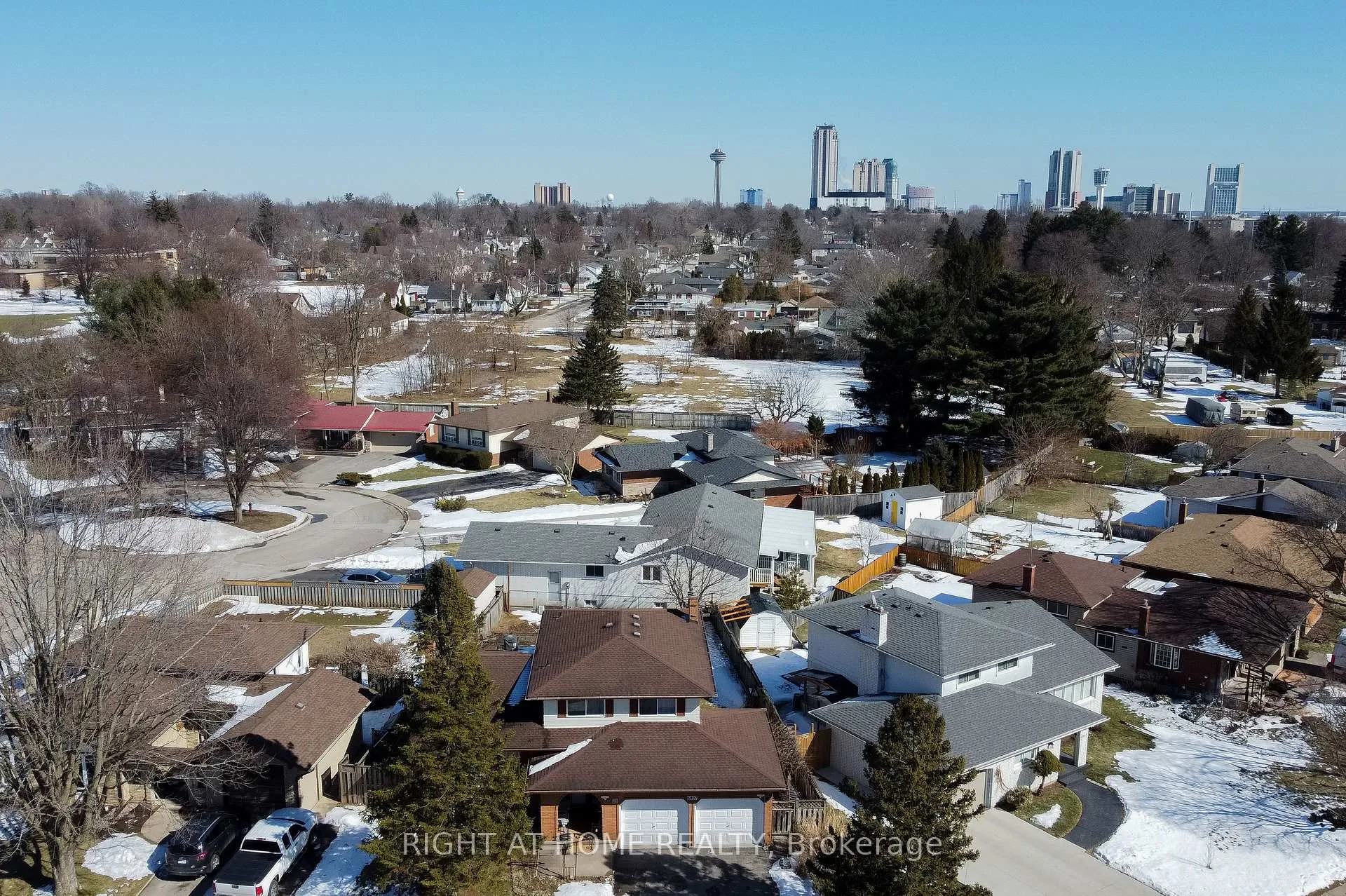 Photo 46 of 6807 Corwin Crescent, Niagara Falls, Dorchester — HOMEH