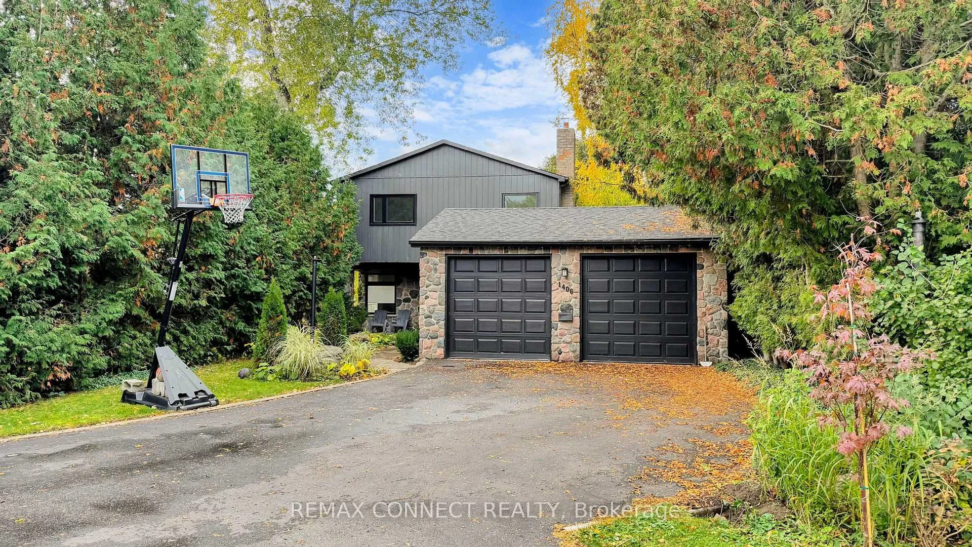 Photo 2 of 1406 Old Forest Road, Pickering, Woodlands — HOMEH