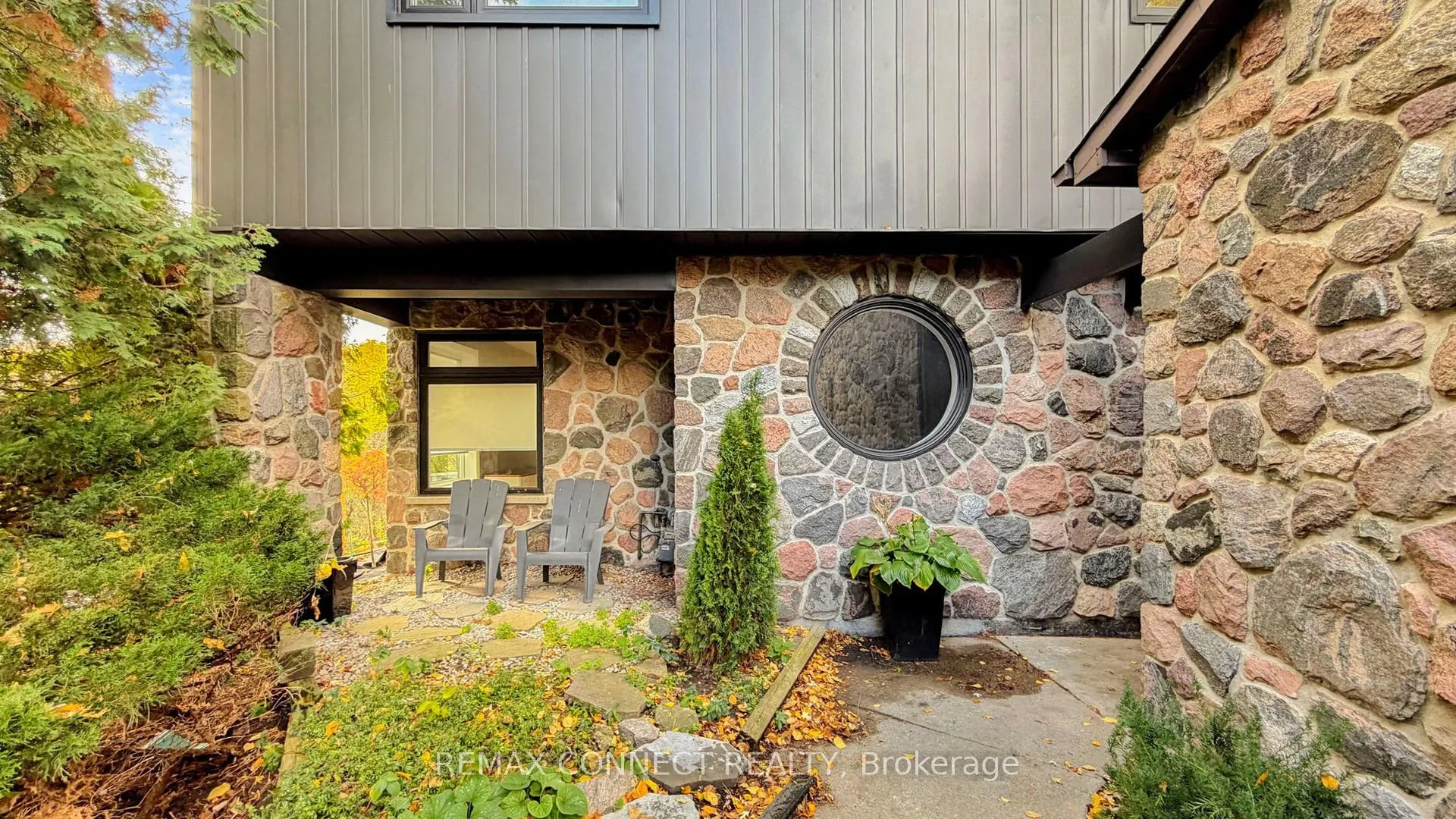 Photo 3 of 1406 Old Forest Road, Pickering, Woodlands — HOMEH