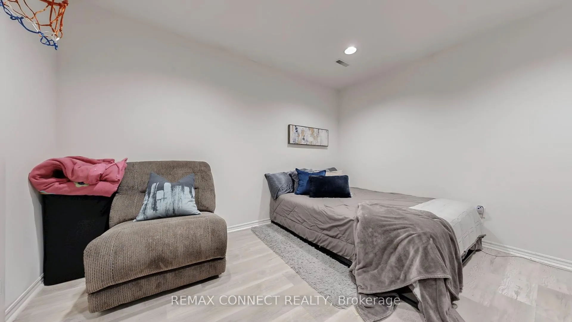 Photo 31 of 1406 Old Forest Road, Pickering, Woodlands — HOMEH