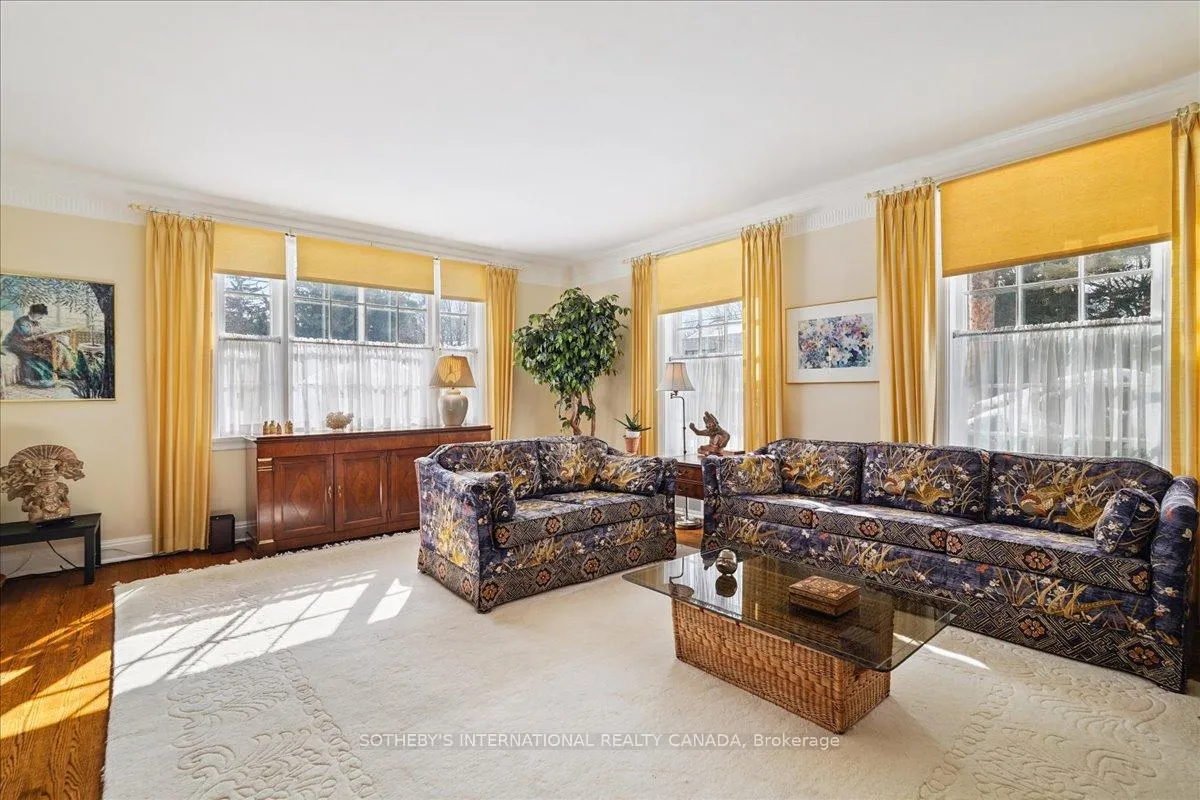 Photo 4 of 5 Moorehill Drive, Toronto, Leaside — HOMEH