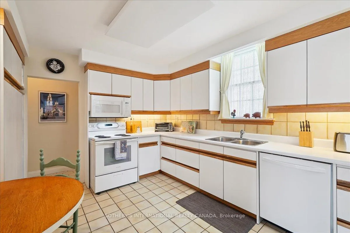 Photo 10 of 5 Moorehill Drive, Toronto, Leaside — HOMEH