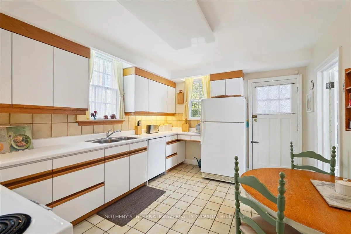 Photo 12 of 5 Moorehill Drive, Toronto, Leaside — HOMEH