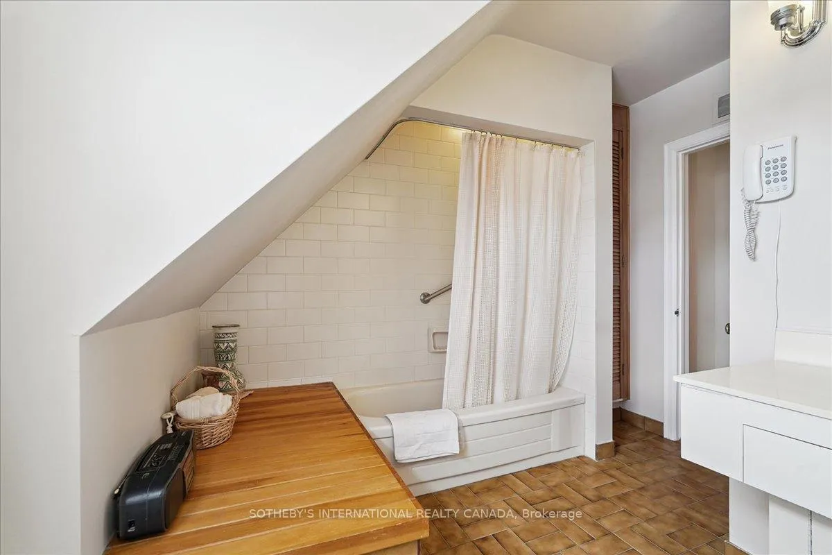 Photo 26 of 5 Moorehill Drive, Toronto, Leaside — HOMEH