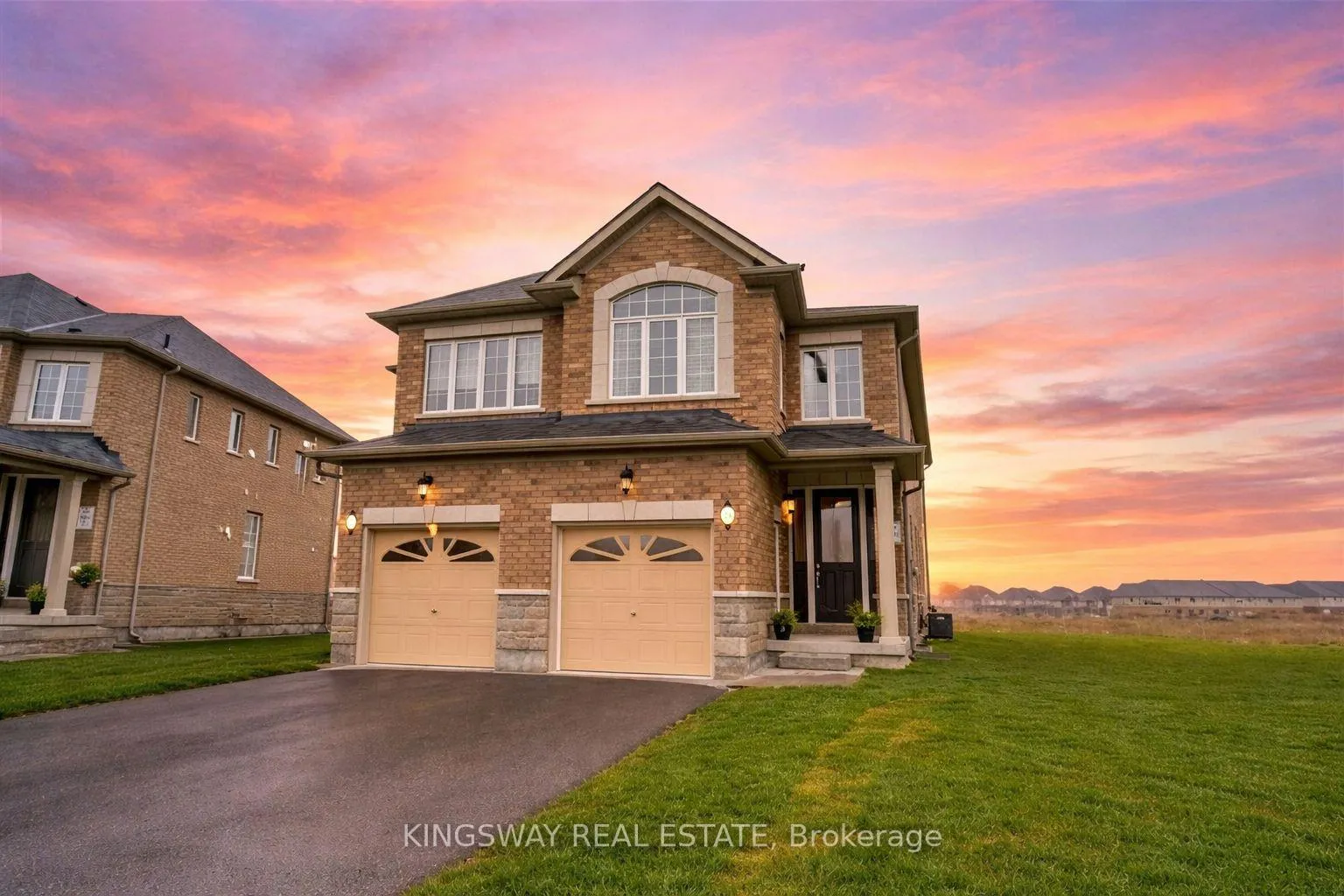 Photo 2 of 24 Narbonne Crescent, Hamilton, Stoney Creek Mountain — HOMEH