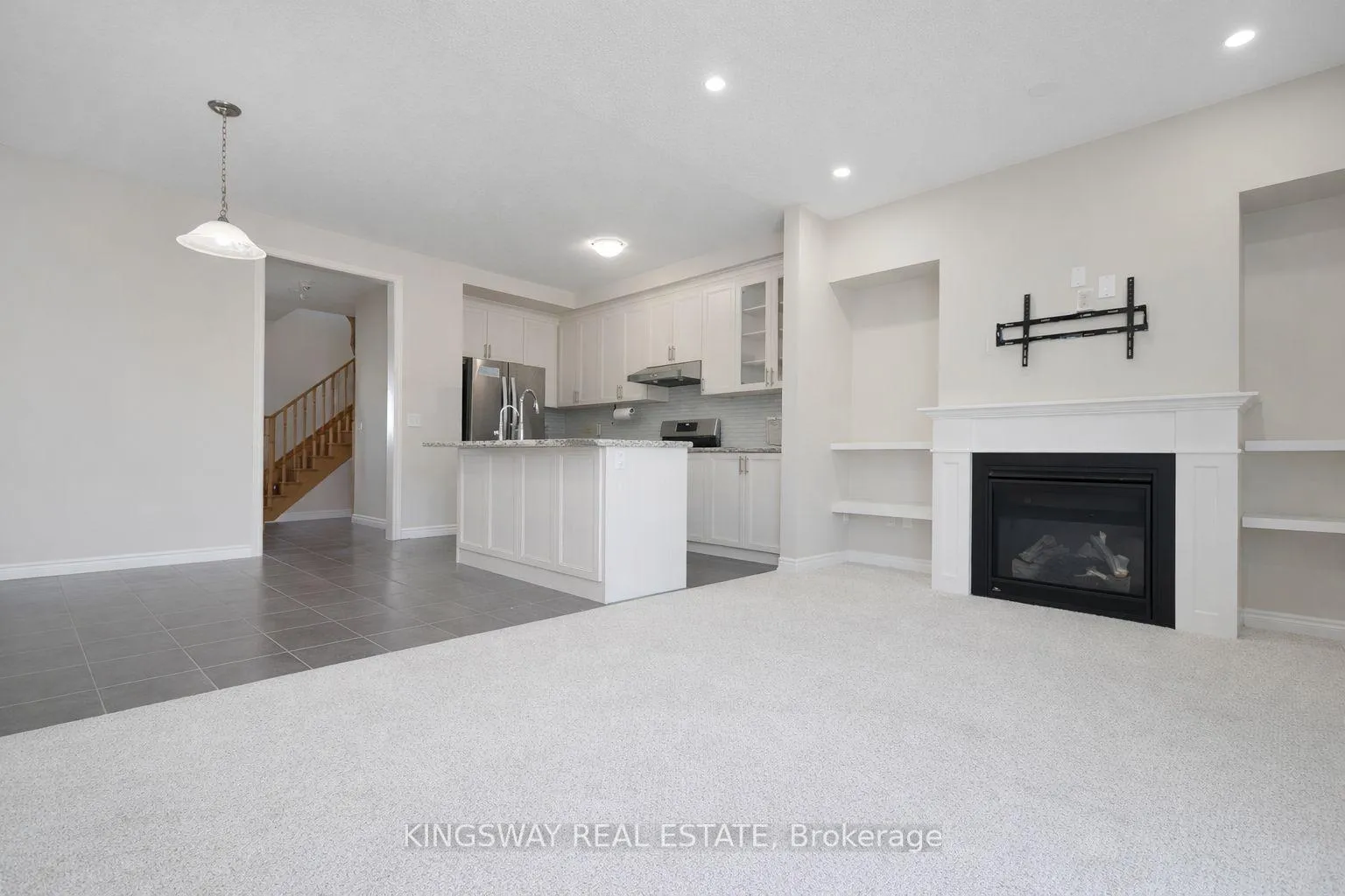 Photo 4 of 24 Narbonne Crescent, Hamilton, Stoney Creek Mountain — HOMEH
