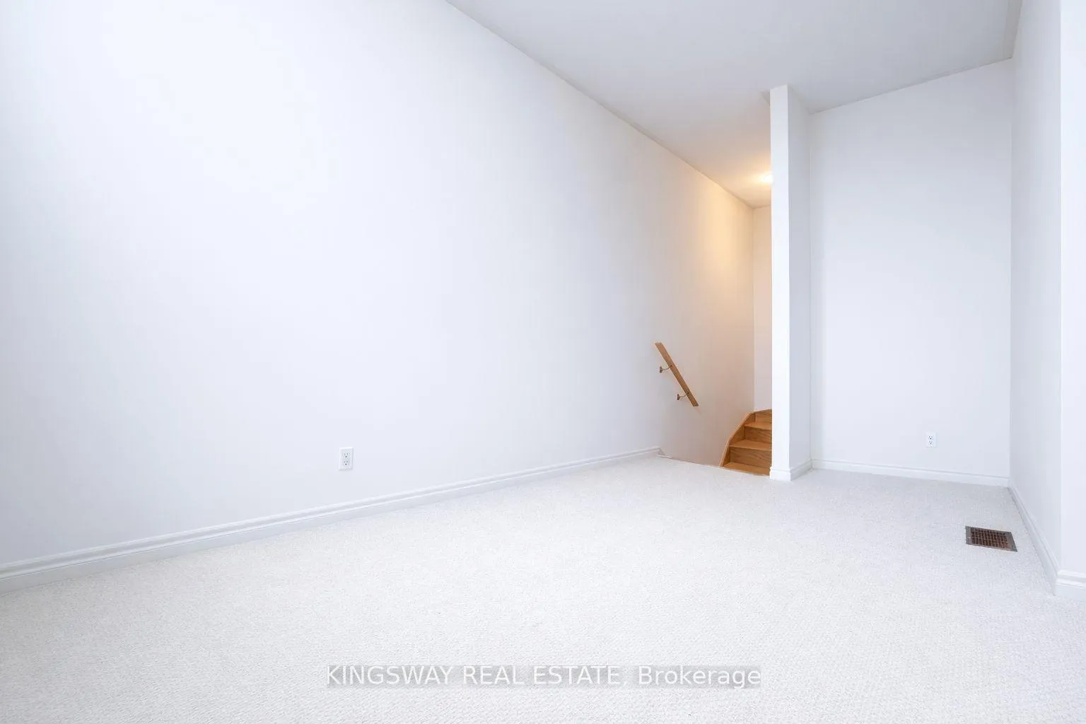 Photo 10 of 24 Narbonne Crescent, Hamilton, Stoney Creek Mountain — HOMEH