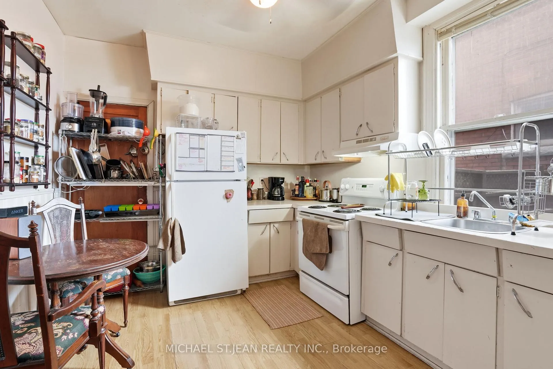 Photo 5 of 68 Gage Avenue S, Hamilton, Stipley — HOMEH