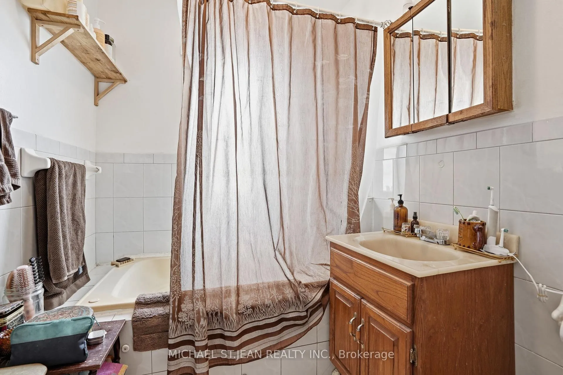 Photo 6 of 68 Gage Avenue S, Hamilton, Stipley — HOMEH