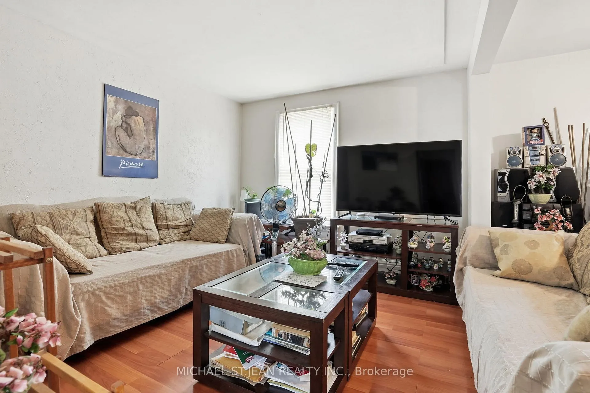 Photo 10 of 68 Gage Avenue S, Hamilton, Stipley — HOMEH
