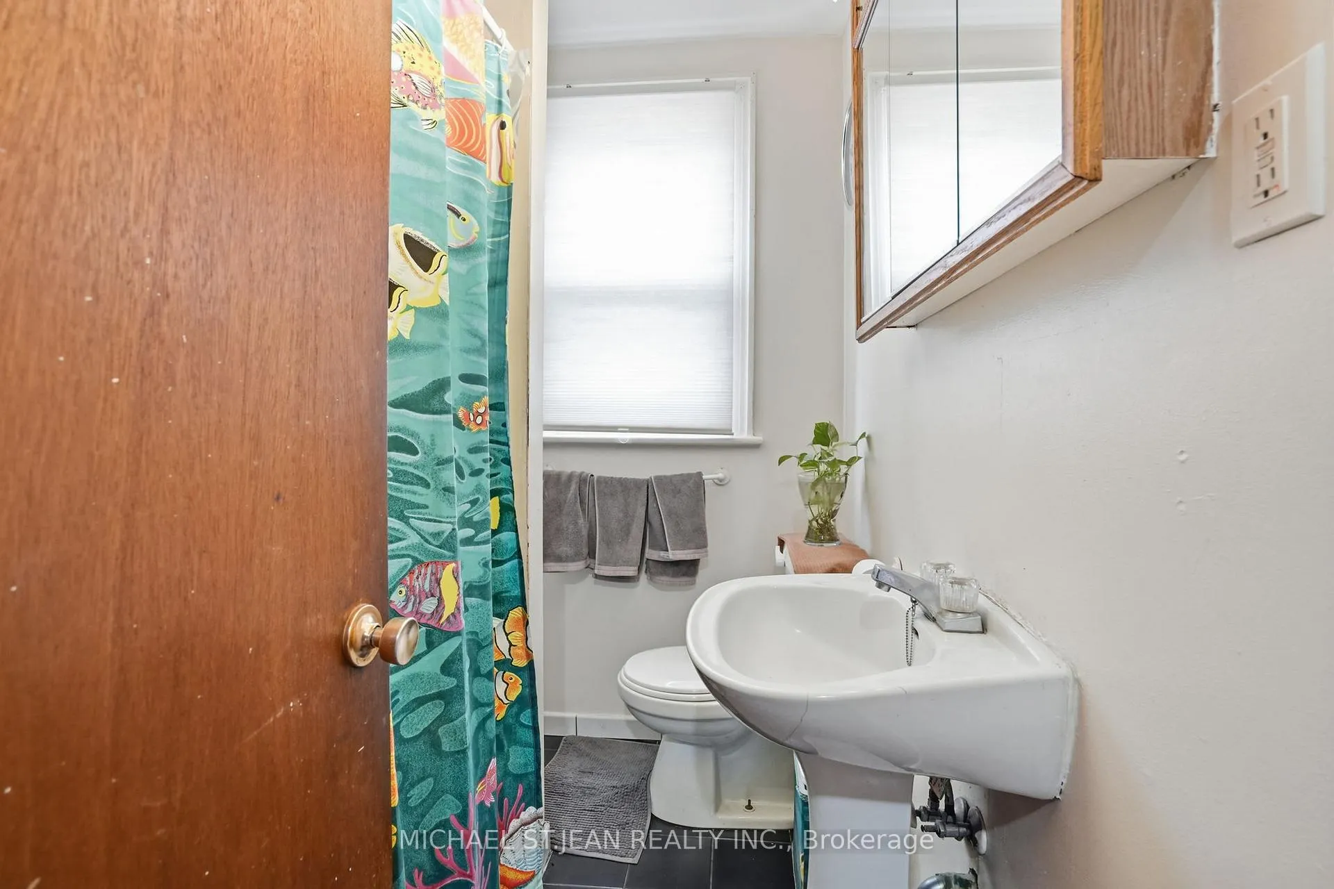 Photo 12 of 68 Gage Avenue S, Hamilton, Stipley — HOMEH