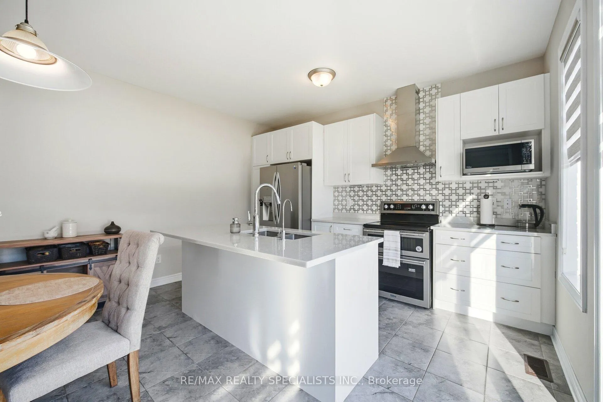 Photo 13 of 4 Oldham Avenue, Brant, Paris — HOMEH