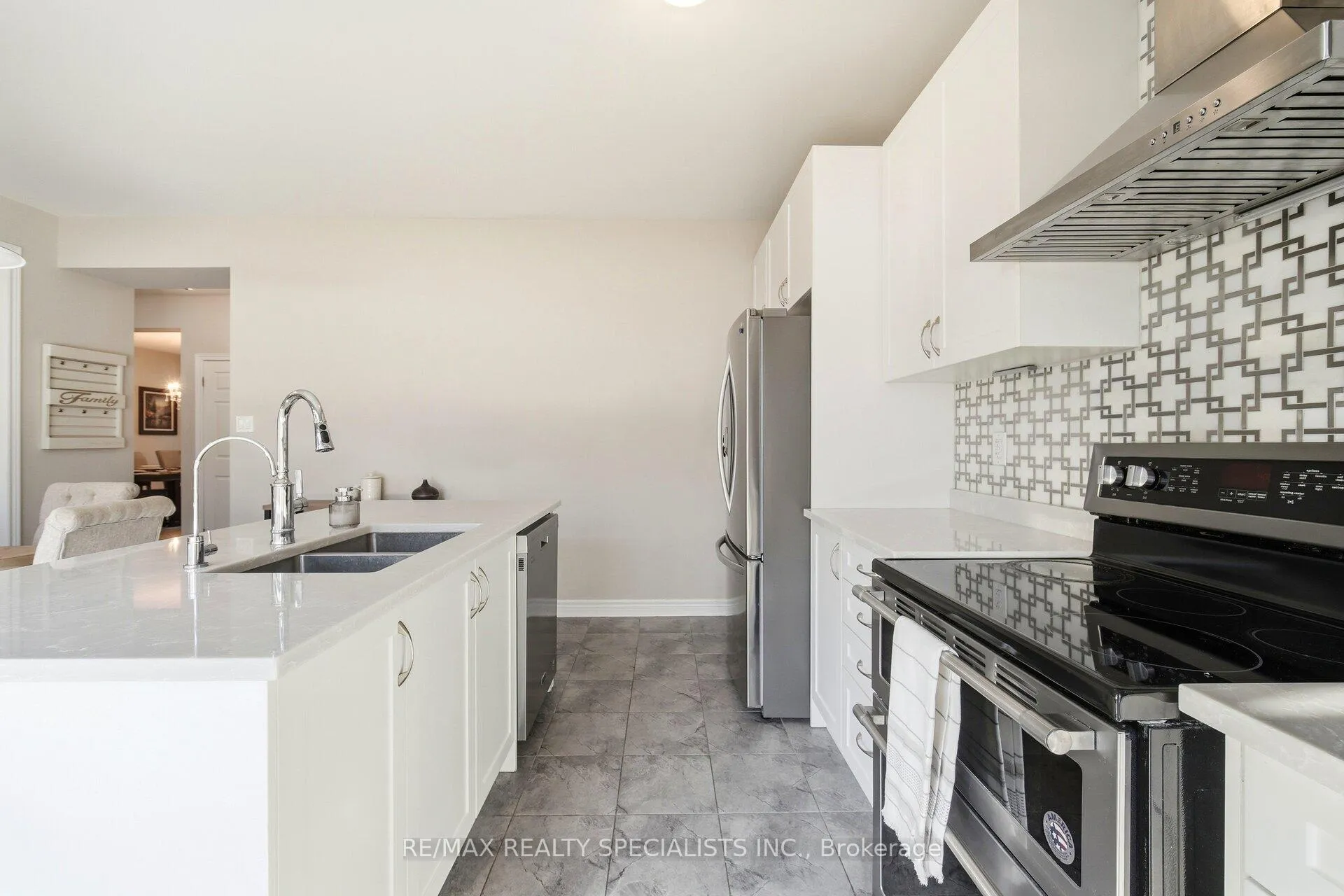 Photo 14 of 4 Oldham Avenue, Brant, Paris — HOMEH