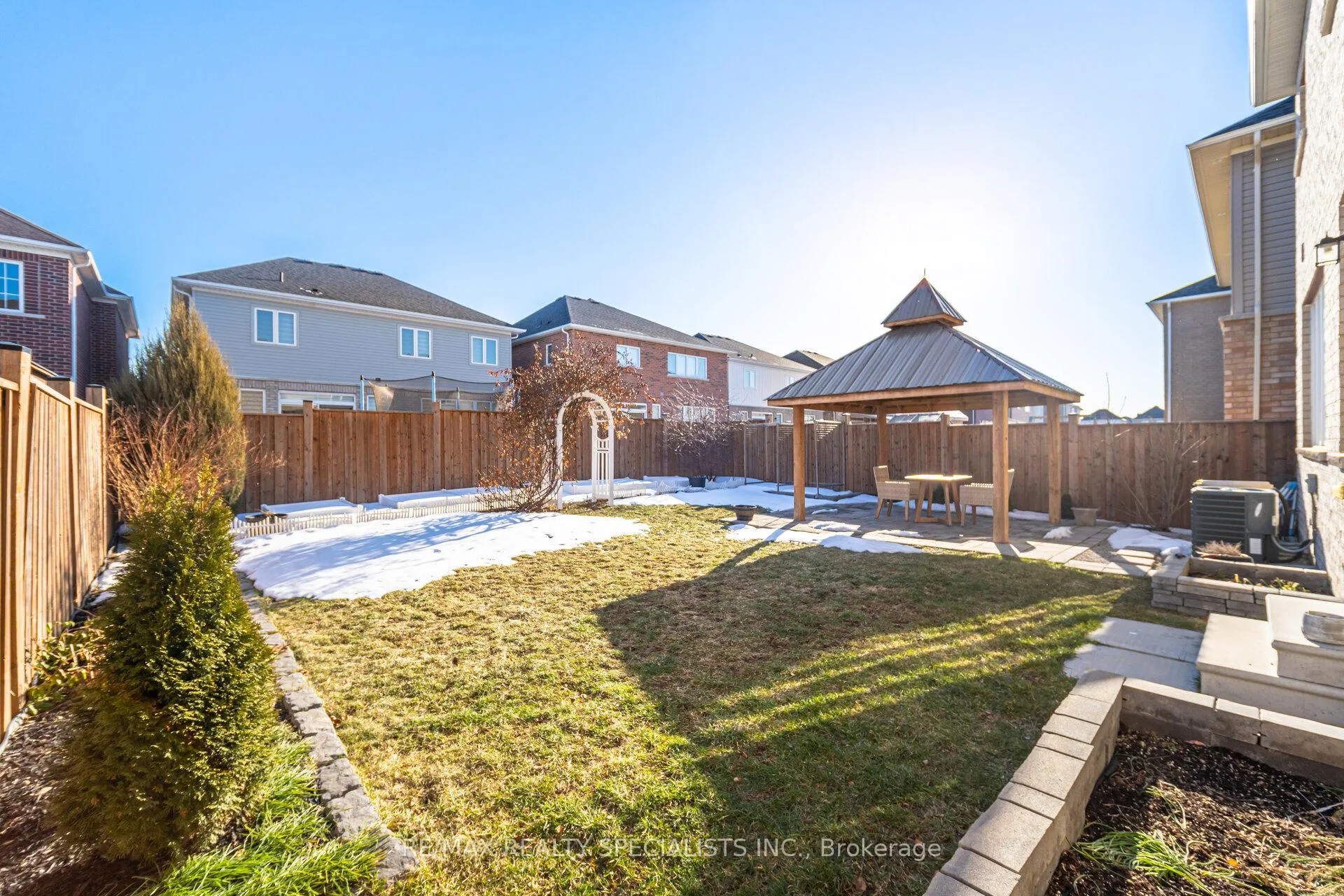 Photo 45 of 4 Oldham Avenue, Brant, Paris — HOMEH