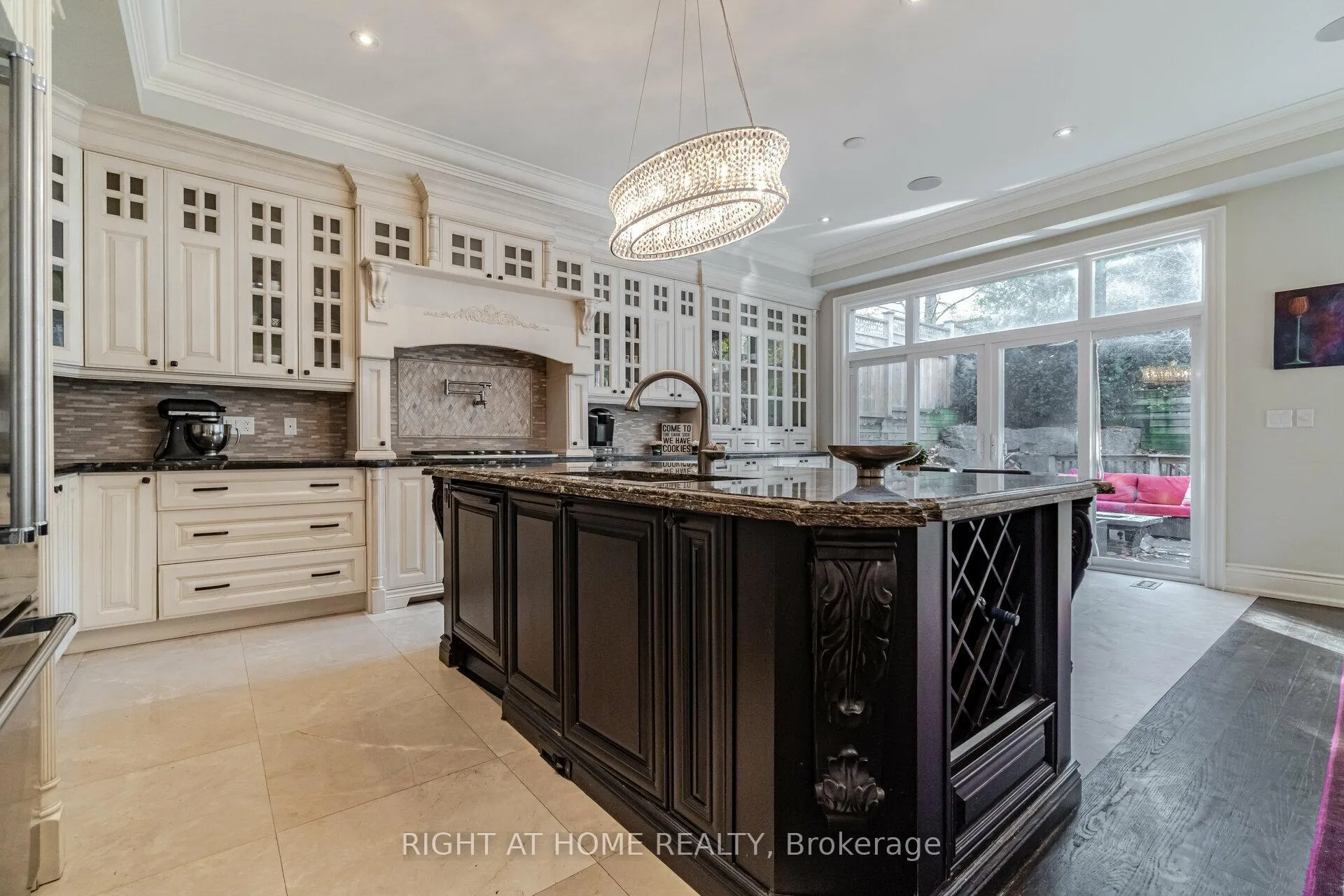 Photo 9 of 12 Walder Avenue, Toronto, Mount Pleasant East — HOMEH