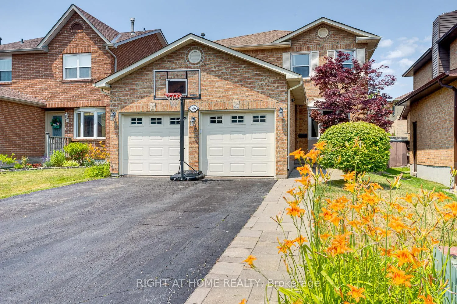 Photo 2 of 606 Chiron Crescent, Pickering, Amberlea — HOMEH