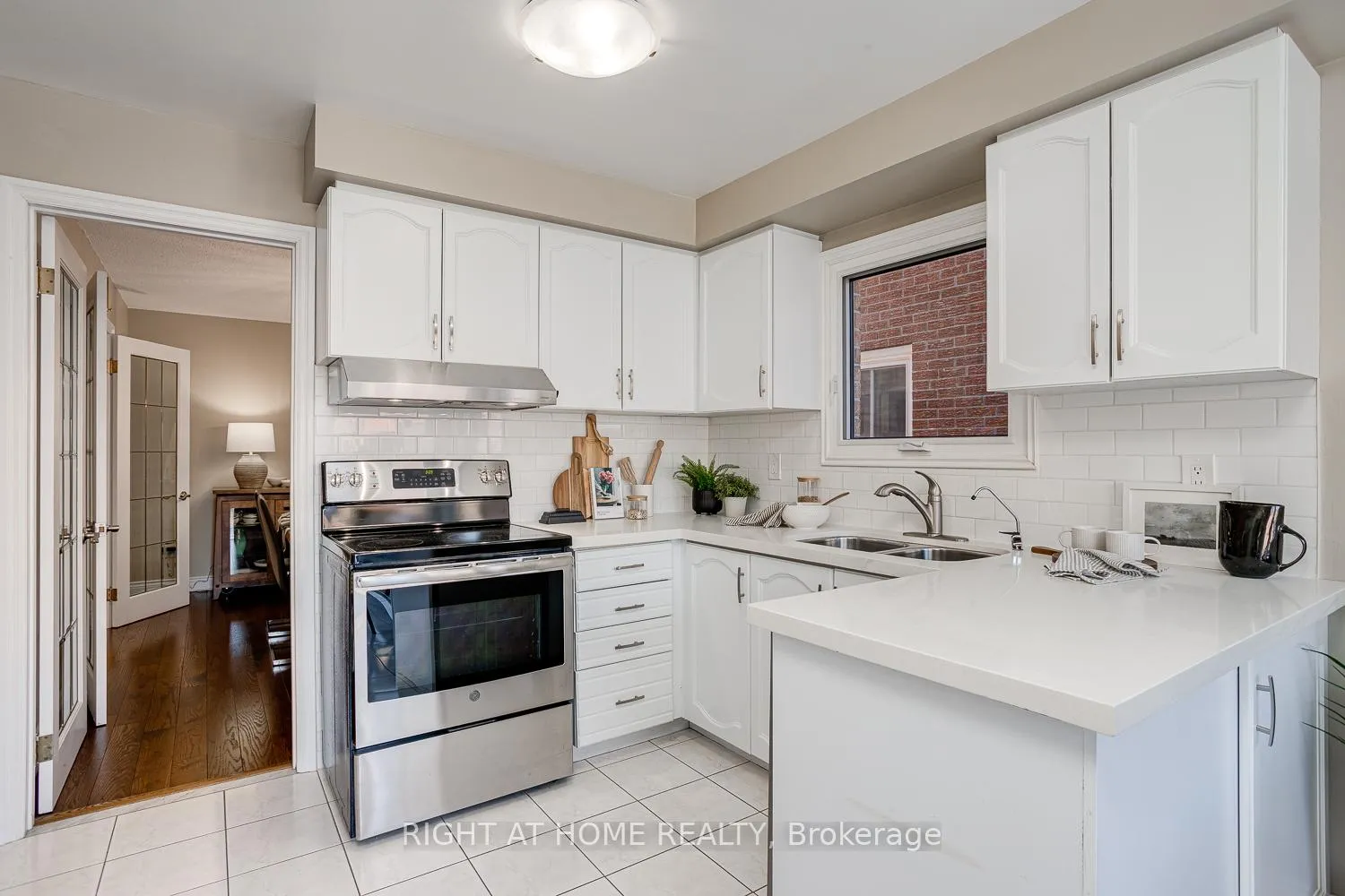 Photo 9 of 606 Chiron Crescent, Pickering, Amberlea — HOMEH