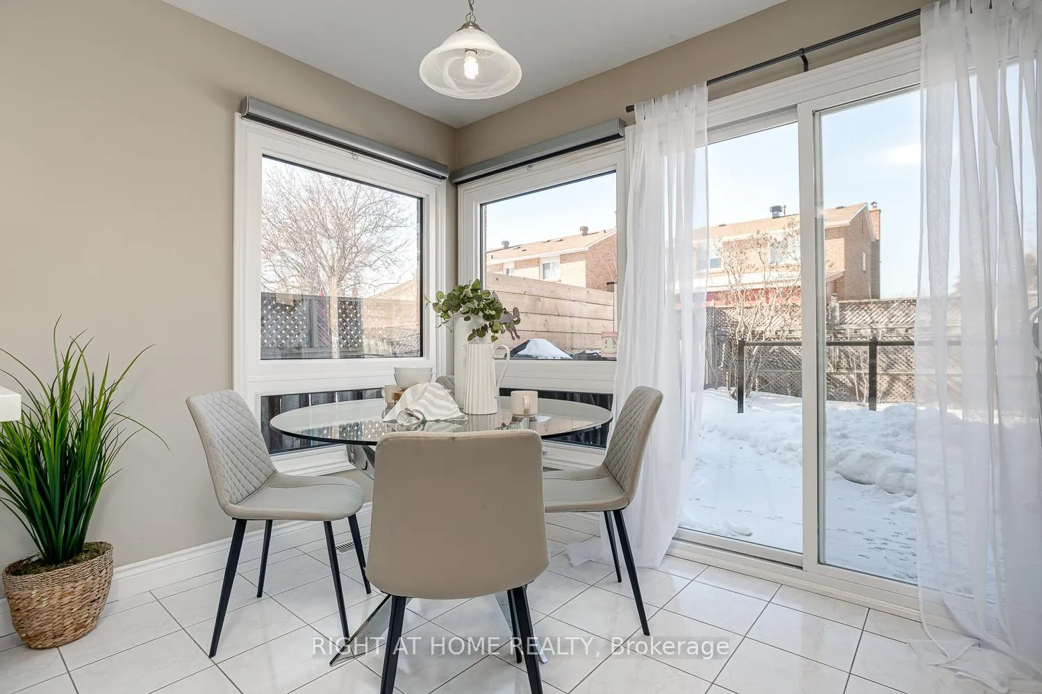 Photo 12 of 606 Chiron Crescent, Pickering, Amberlea — HOMEH