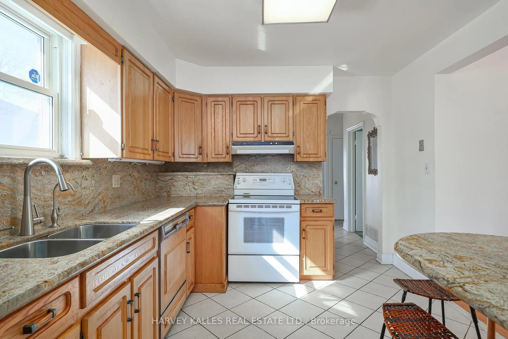 Photo 5 of 380 Brooke Avenue, Toronto, Bedford Park-Nortown — HOMEH