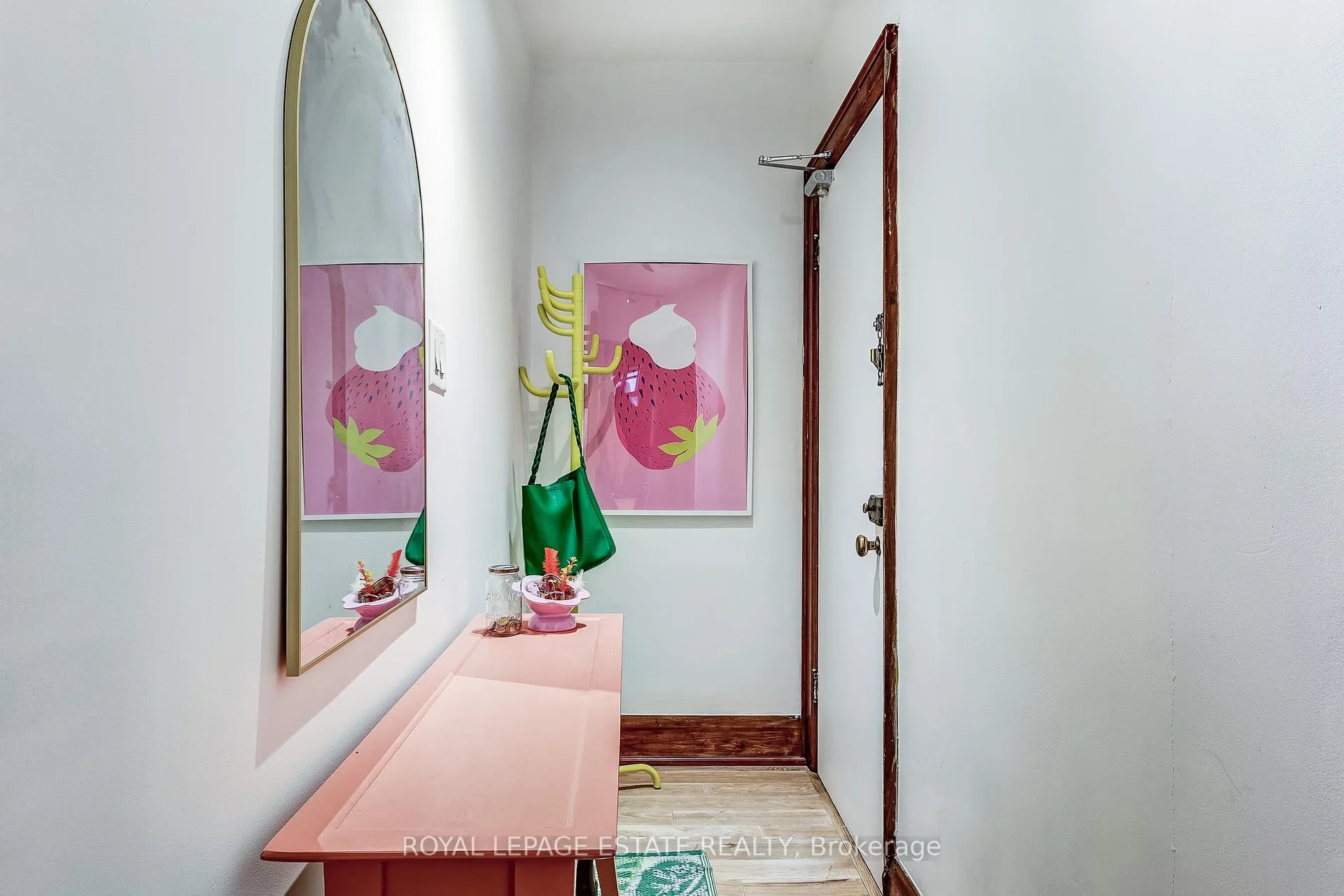 Photo 3 of Unit 6, 922 Bathurst Street, Toronto, The Annex — HOMEH