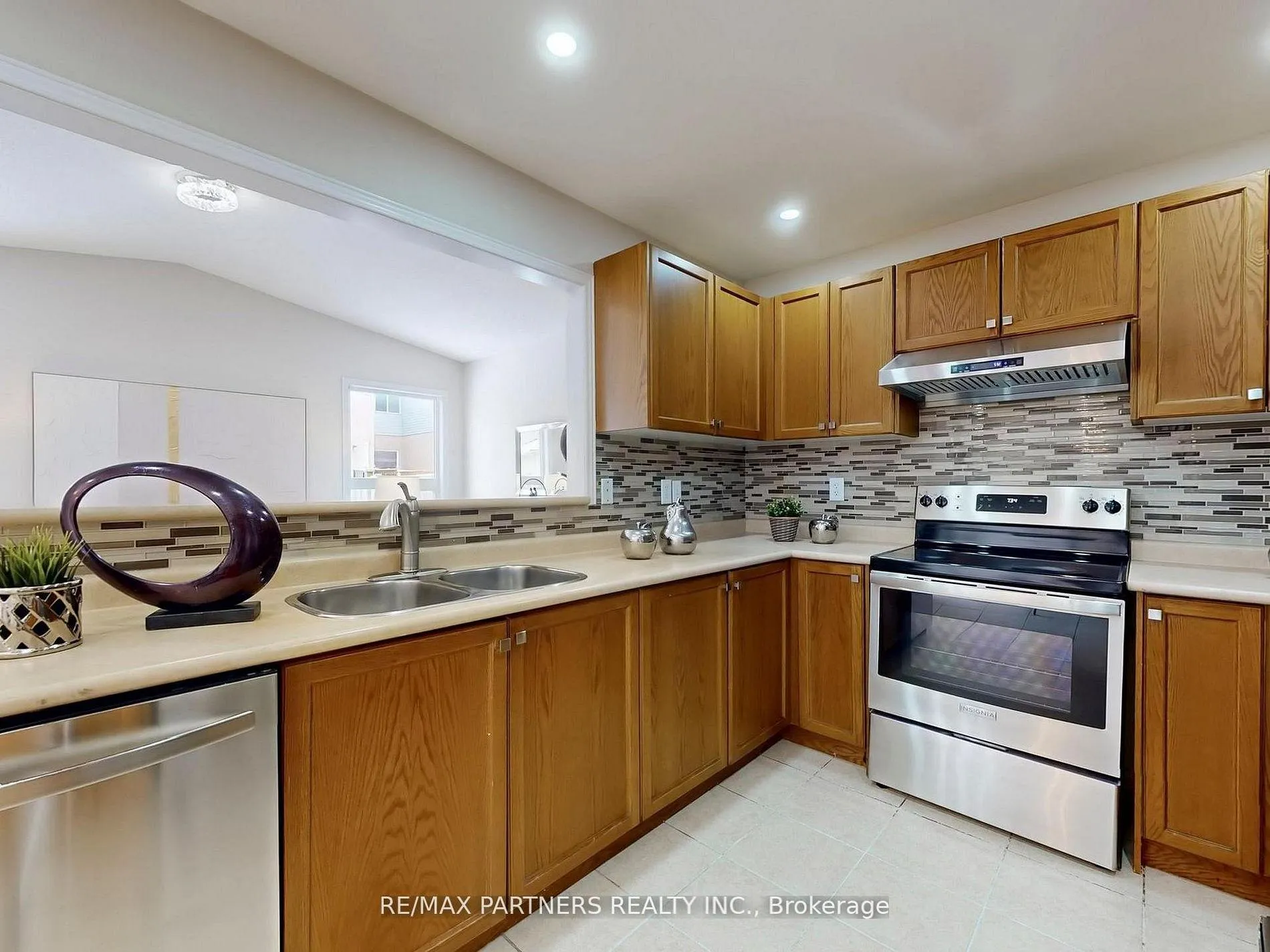 Photo 8 of 49 Charles Sturdy Road, Markham, Berczy — HOMEH