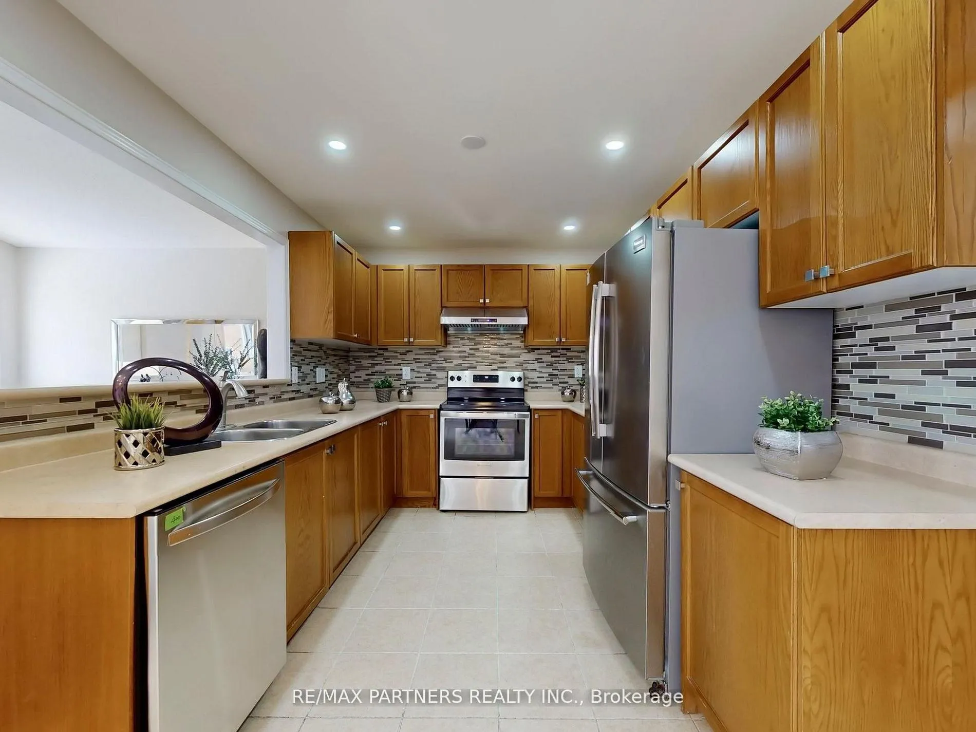 Photo 9 of 49 Charles Sturdy Road, Markham, Berczy — HOMEH