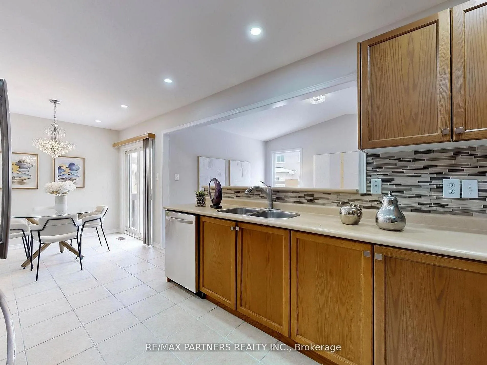 Photo 10 of 49 Charles Sturdy Road, Markham, Berczy — HOMEH