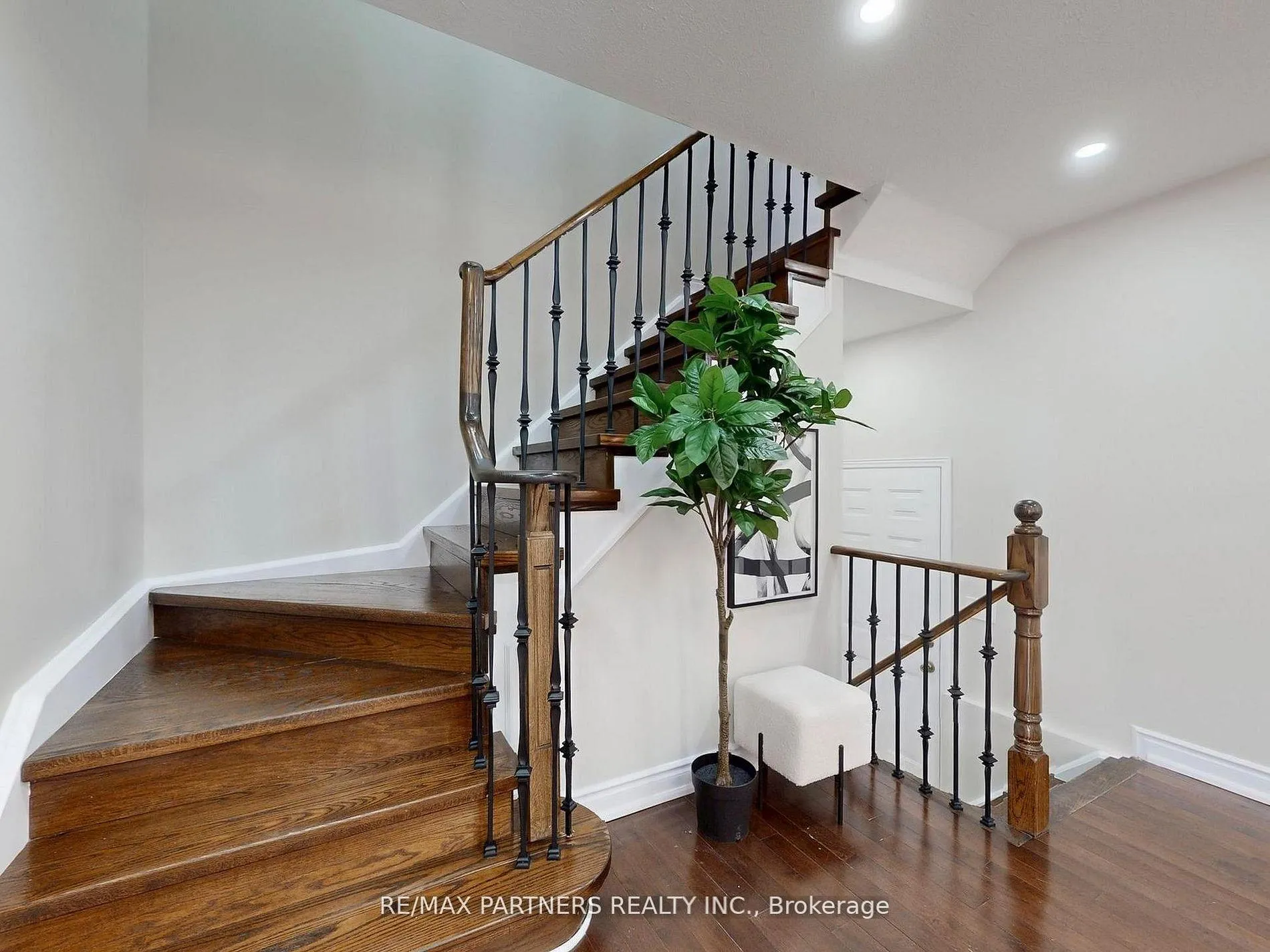 Photo 25 of 49 Charles Sturdy Road, Markham, Berczy — HOMEH