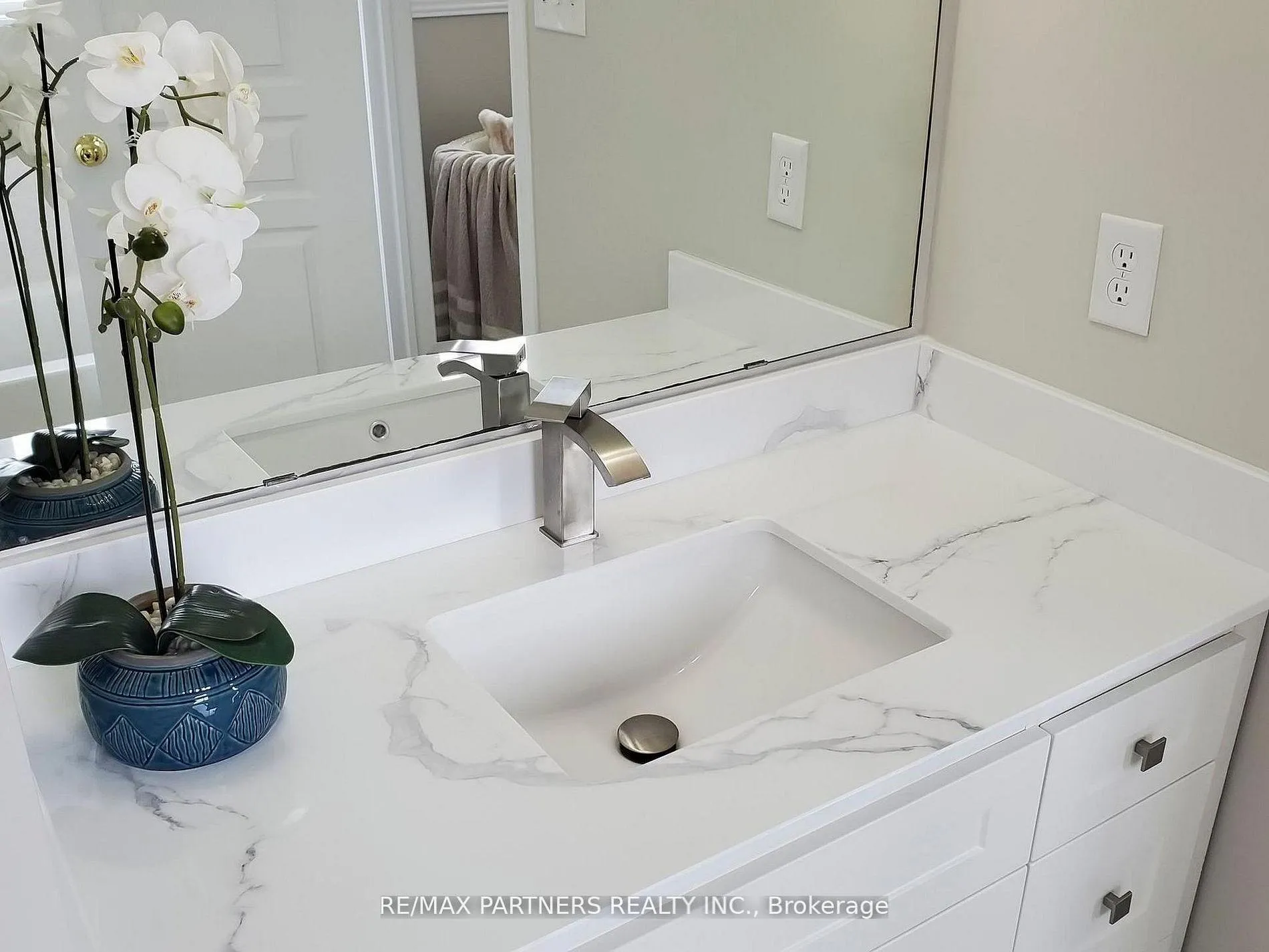 Photo 32 of 49 Charles Sturdy Road, Markham, Berczy — HOMEH