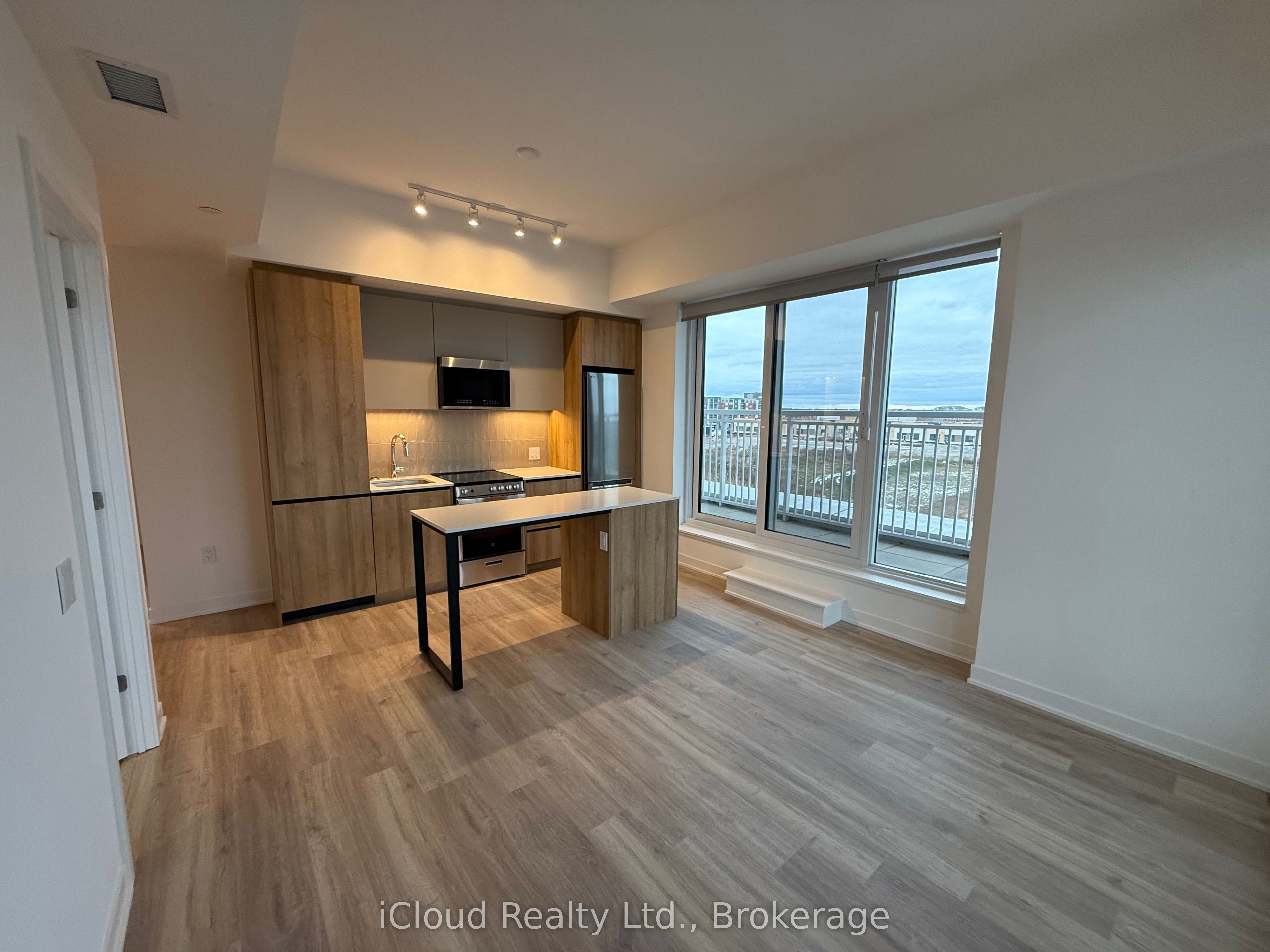 Photo 2 of Unit 405, 10 All Nations Drive, Brampton, Northwest Brampton — HOMEH