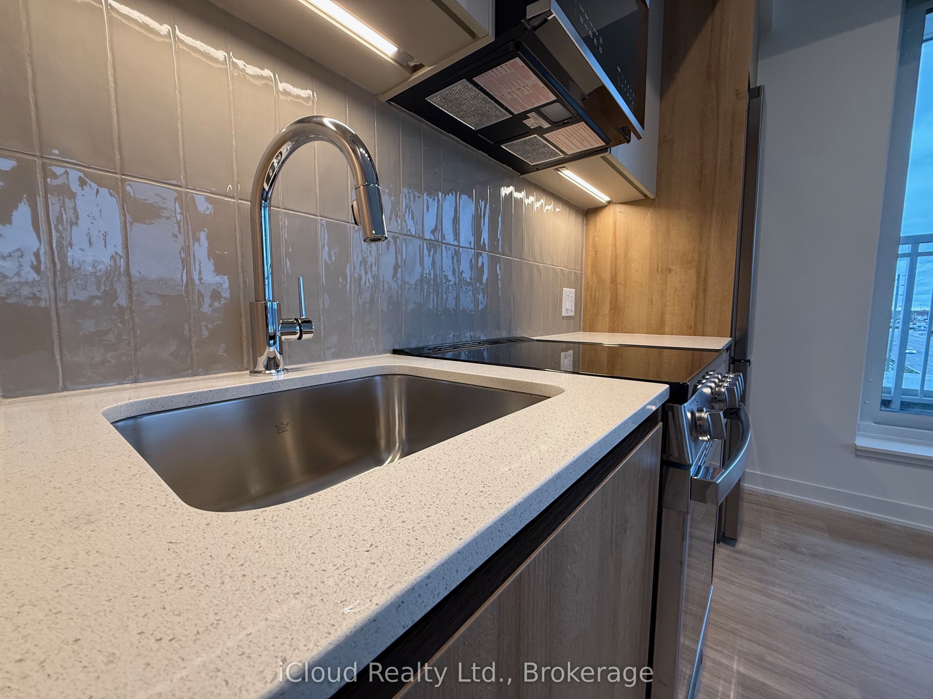 Photo 8 of Unit 405, 10 All Nations Drive, Brampton, Northwest Brampton — HOMEH