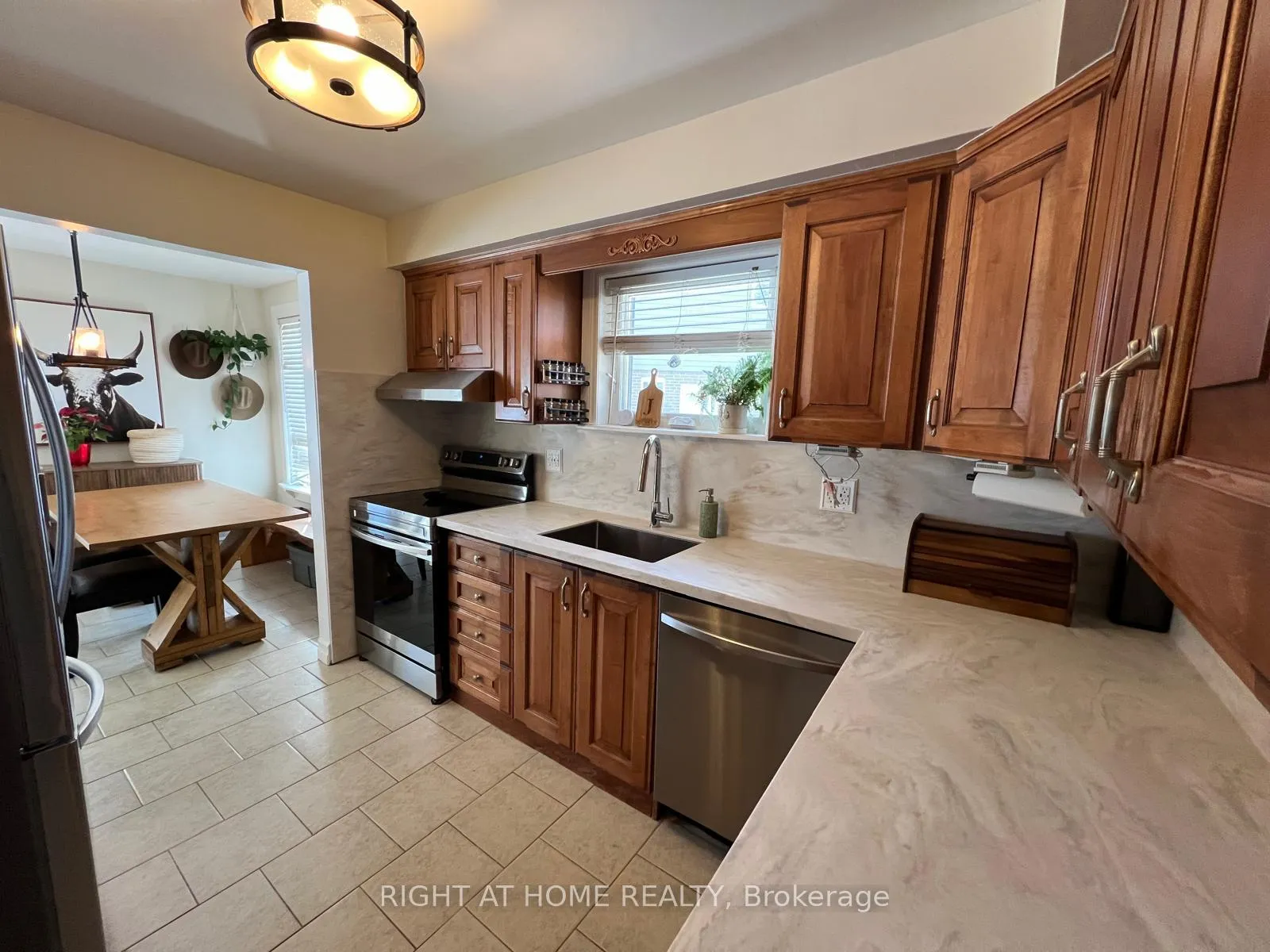 Photo 8 of 45 Newstead Crescent, Brampton, Madoc — HOMEH