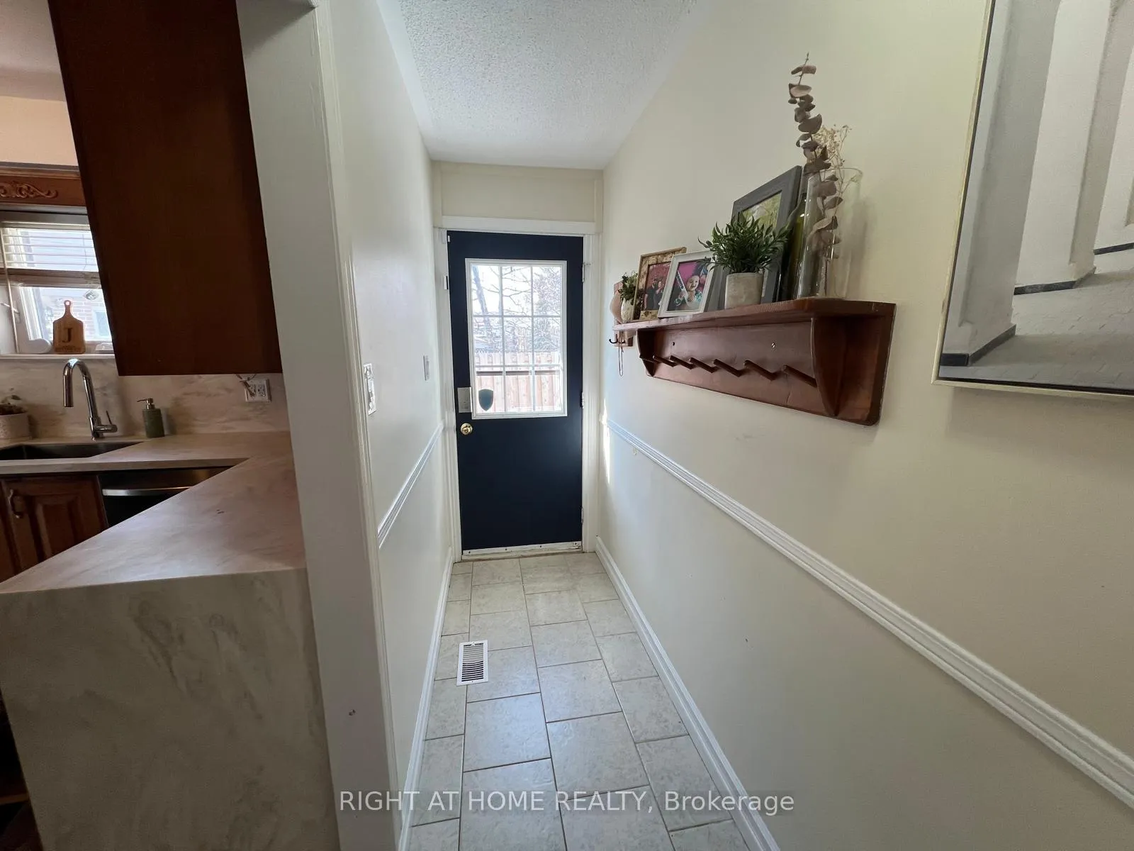 Photo 13 of 45 Newstead Crescent, Brampton, Madoc — HOMEH