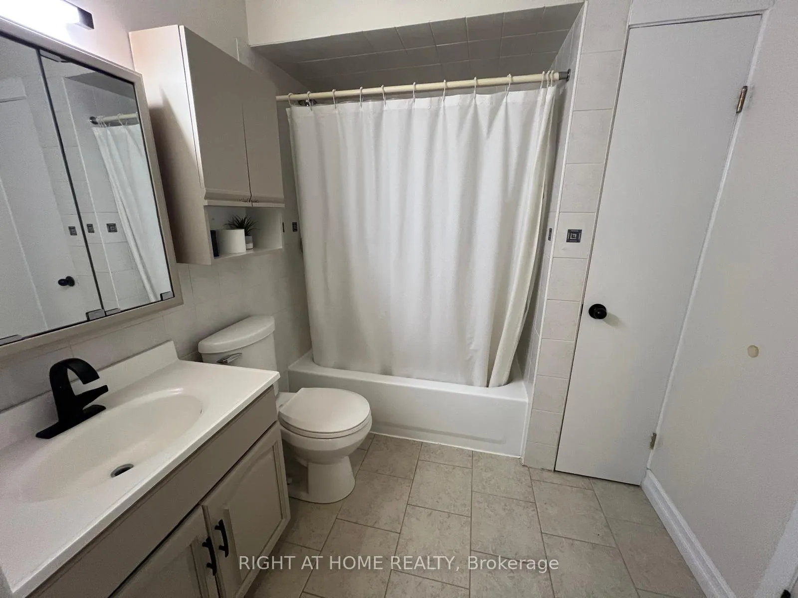 Photo 14 of 45 Newstead Crescent, Brampton, Madoc — HOMEH