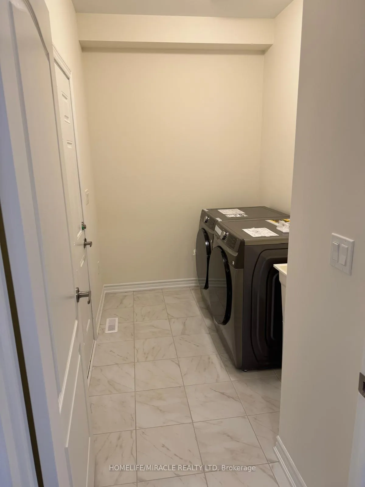 Photo 8 of 57 North Garden Boulevard, Scugog, Port Perry — HOMEH