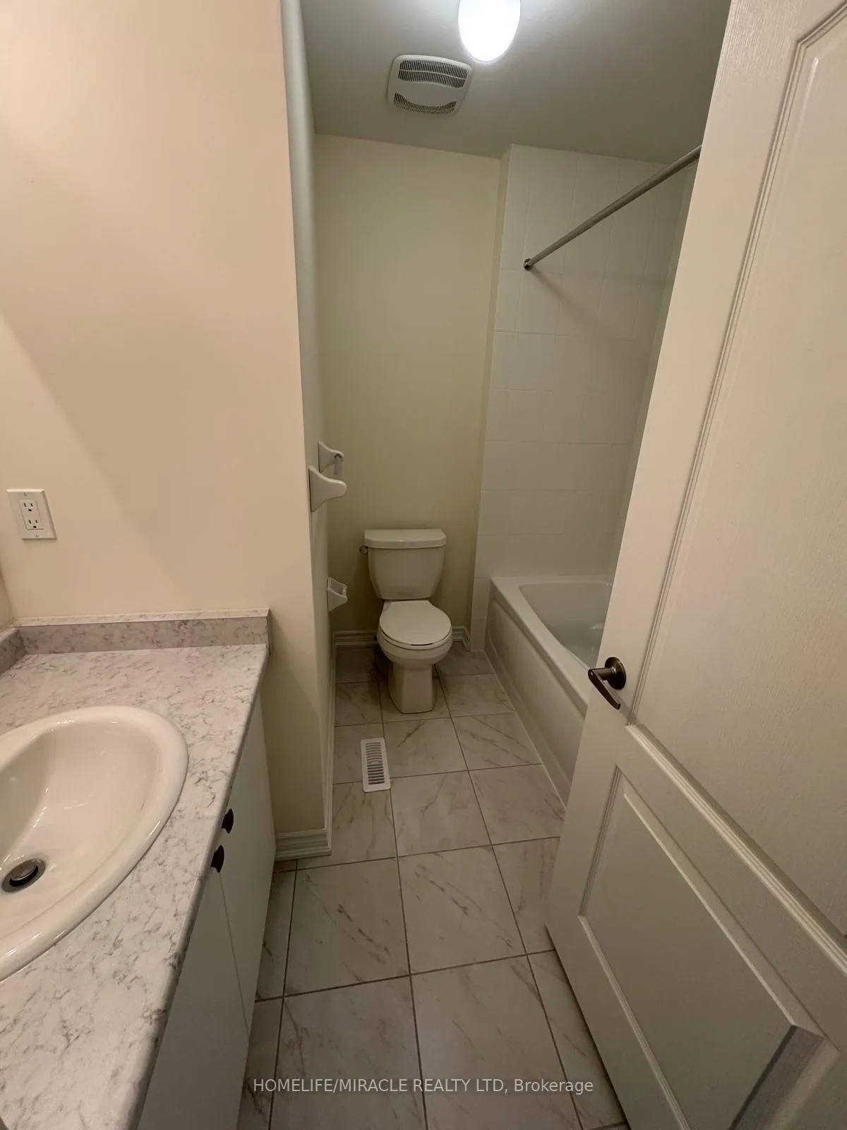 Photo 17 of 57 North Garden Boulevard, Scugog, Port Perry — HOMEH