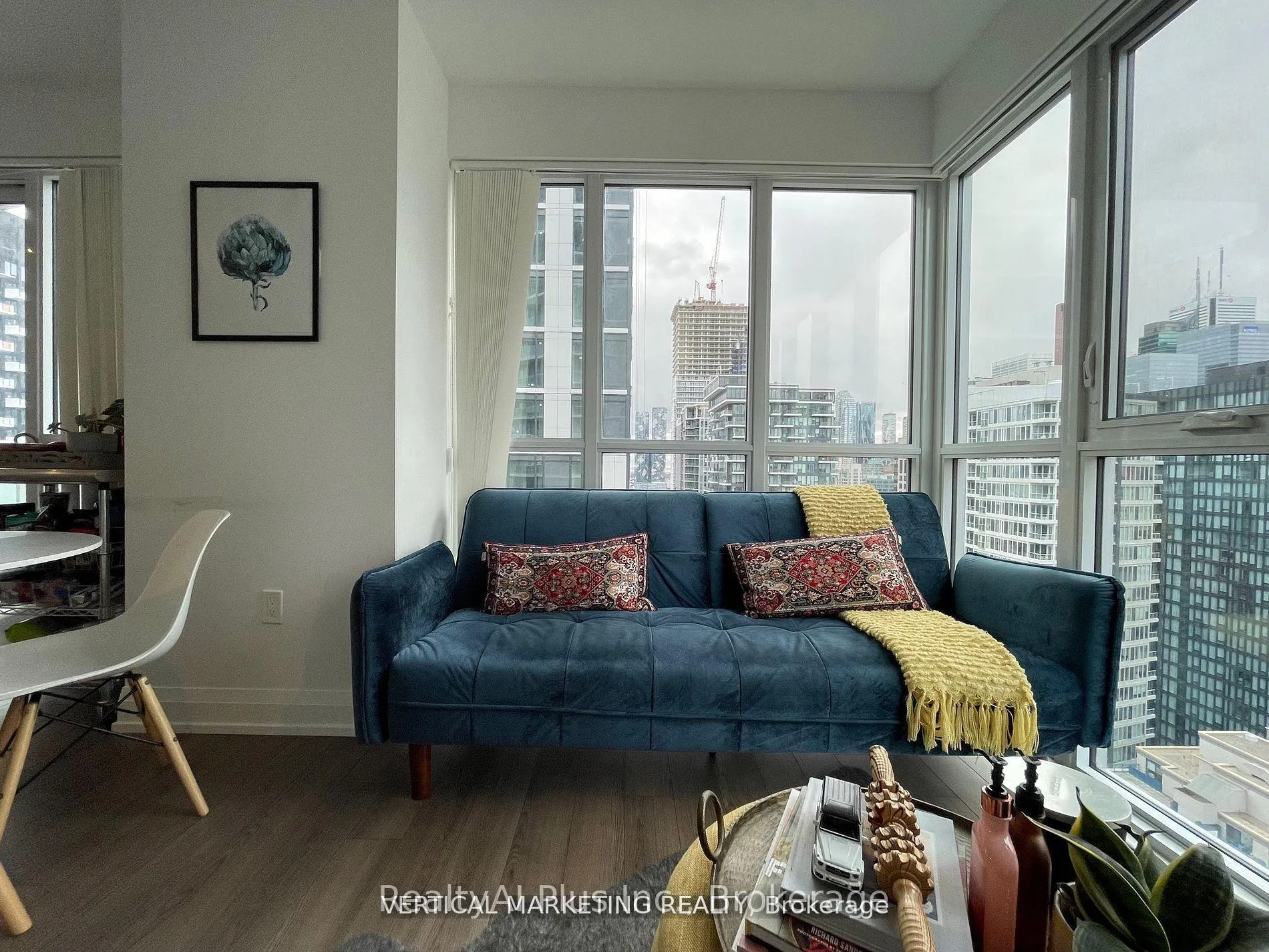Photo 5 of Unit 2404, 77 Mutual Street, Toronto, Church-Yonge Corridor — HOMEH