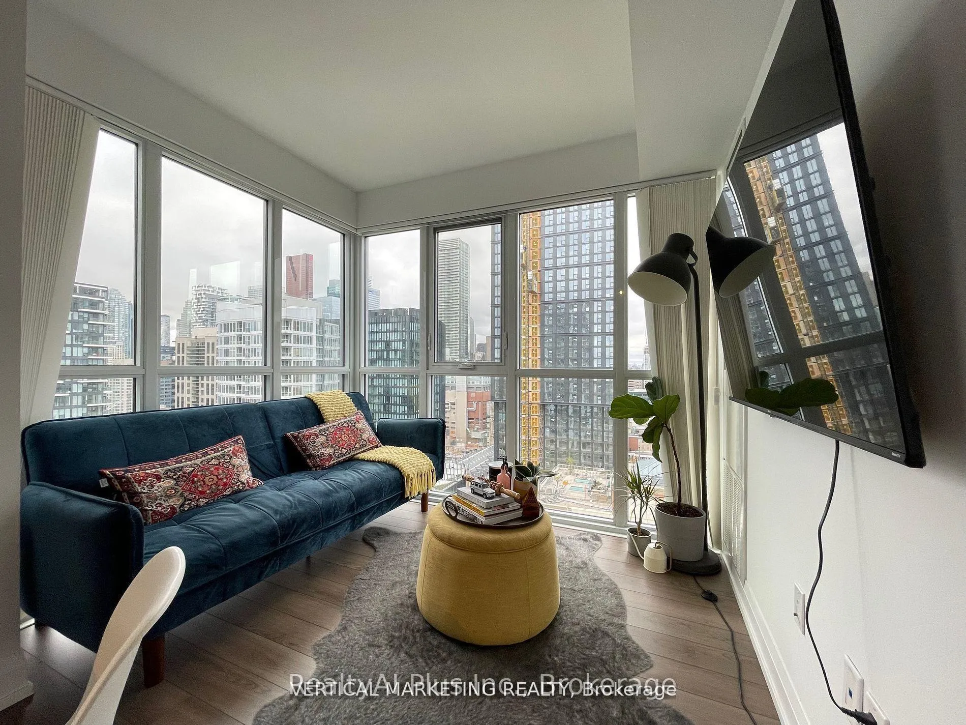 Photo 6 of Unit 2404, 77 Mutual Street, Toronto, Church-Yonge Corridor — HOMEH