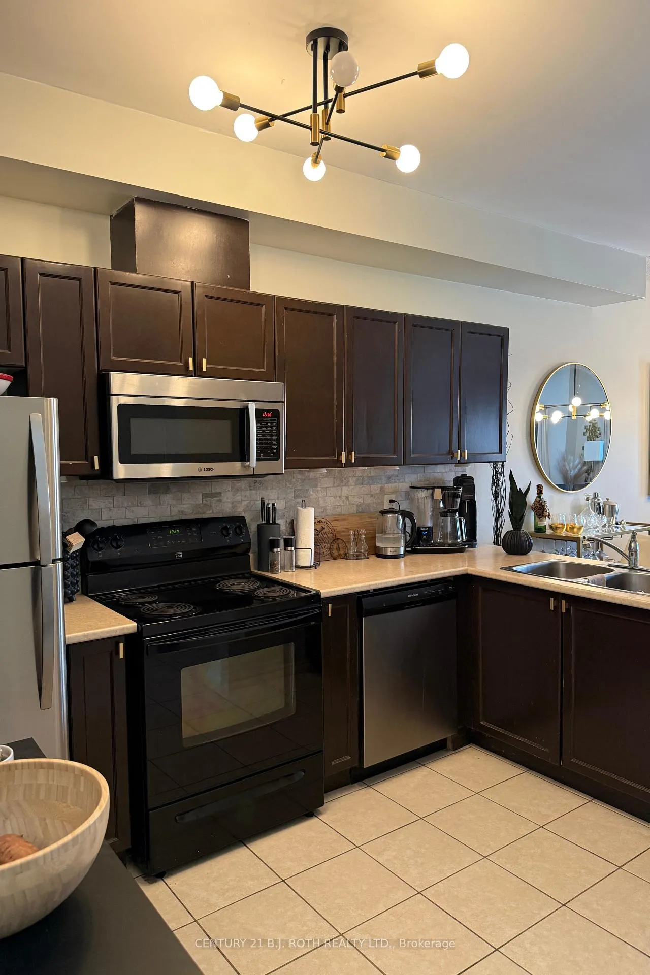 Photo 6 of Unit 63, 175 Stanley Street, Barrie, East Bayfield — HOMEH