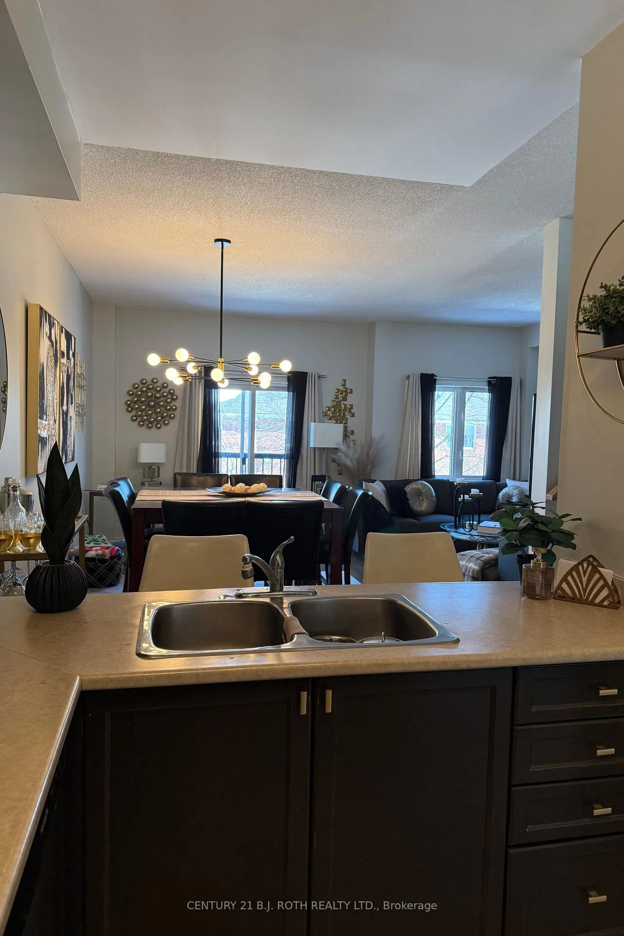 Photo 7 of Unit 63, 175 Stanley Street, Barrie, East Bayfield — HOMEH
