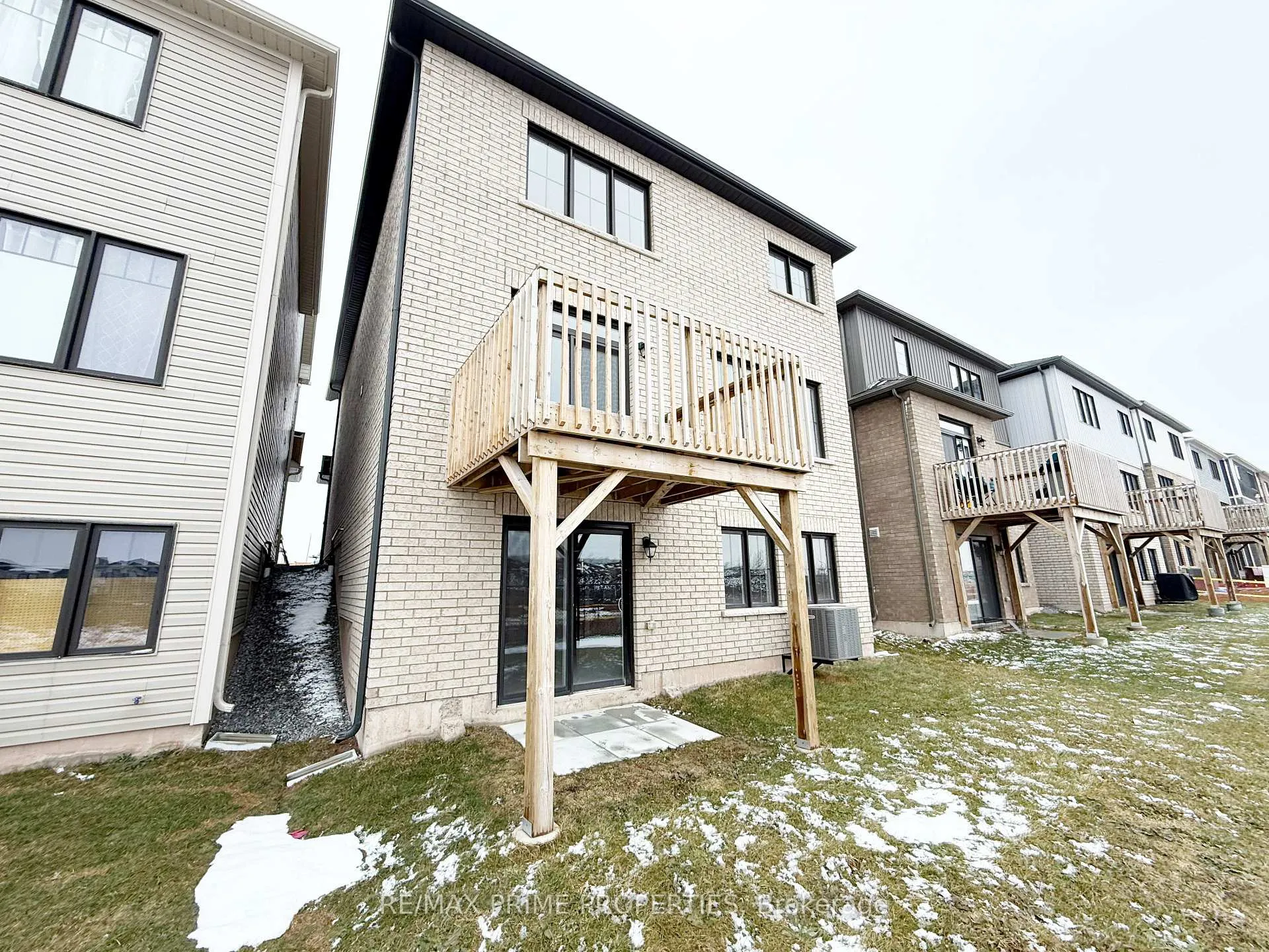 Photo 47 of 27 Starboard Crescent, Welland, Dain City — HOMEH