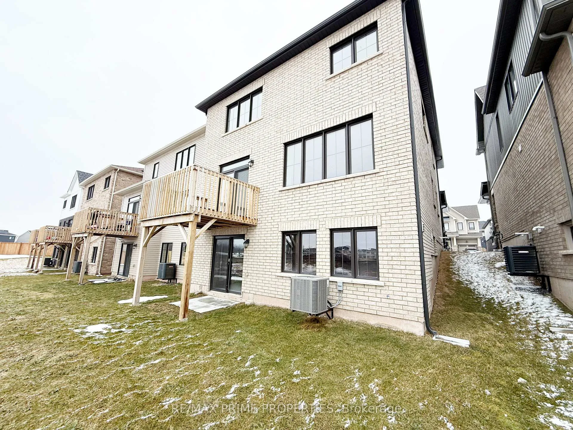Photo 48 of 27 Starboard Crescent, Welland, Dain City — HOMEH