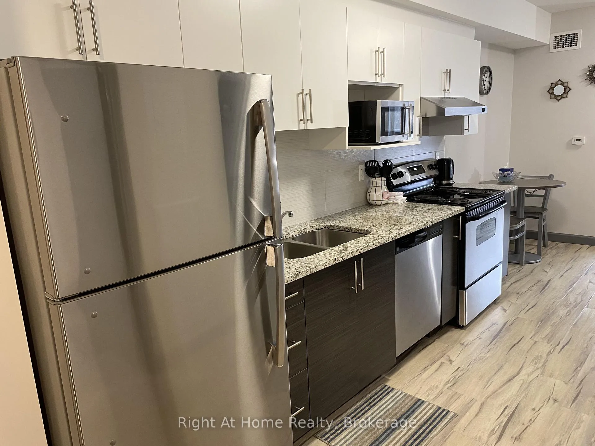 Photo 3 of Unit 1710, 258A Sunview Street, Waterloo, Beechwood/University — HOMEH
