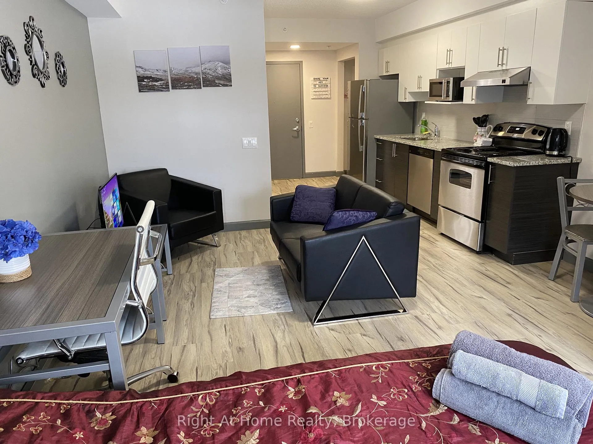 Photo 11 of Unit 1710, 258A Sunview Street, Waterloo, Beechwood/University — HOMEH