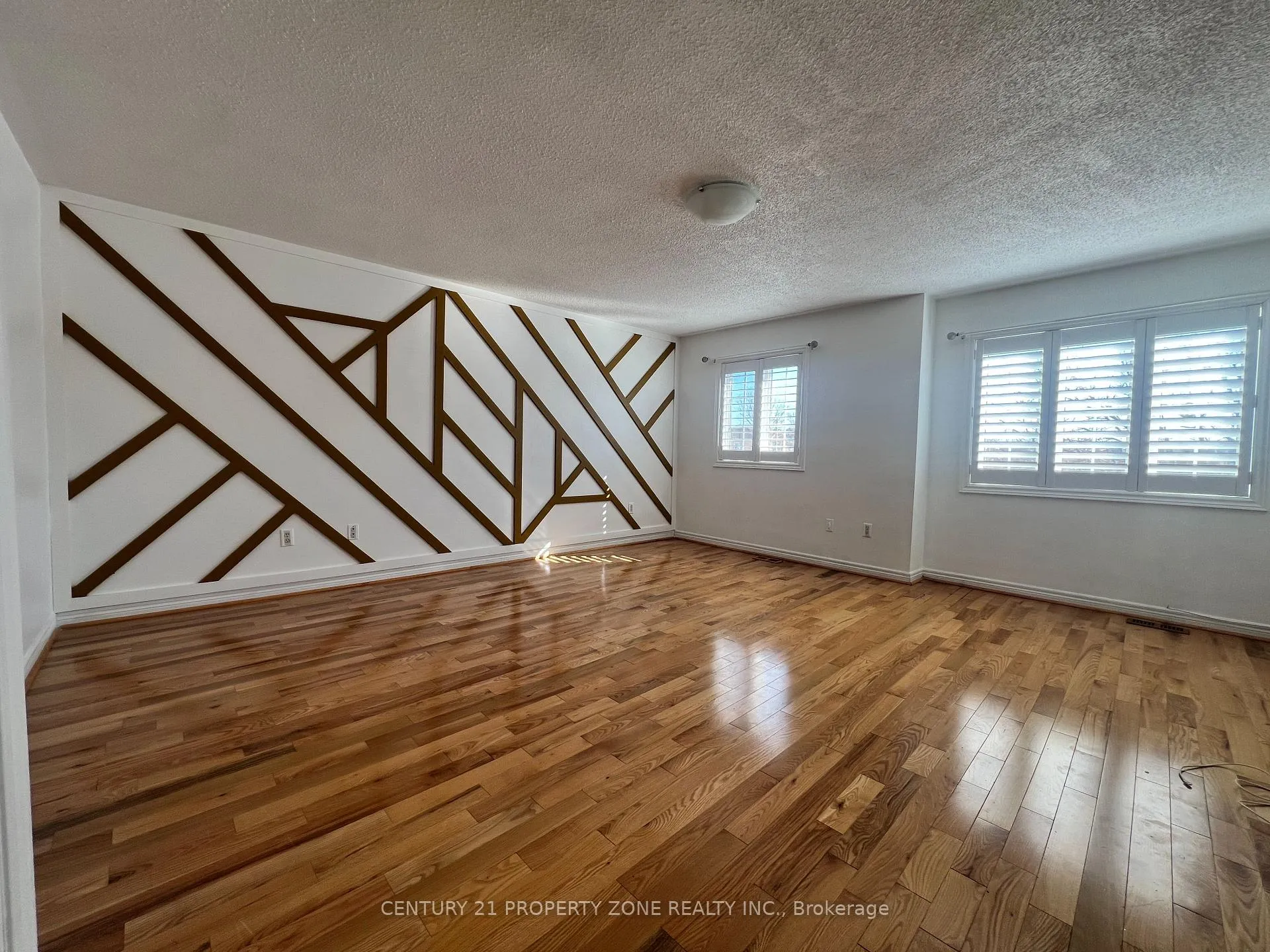 Photo 7 of 30 Gold Park Place, Brampton, Fletcher's Meadow — HOMEH