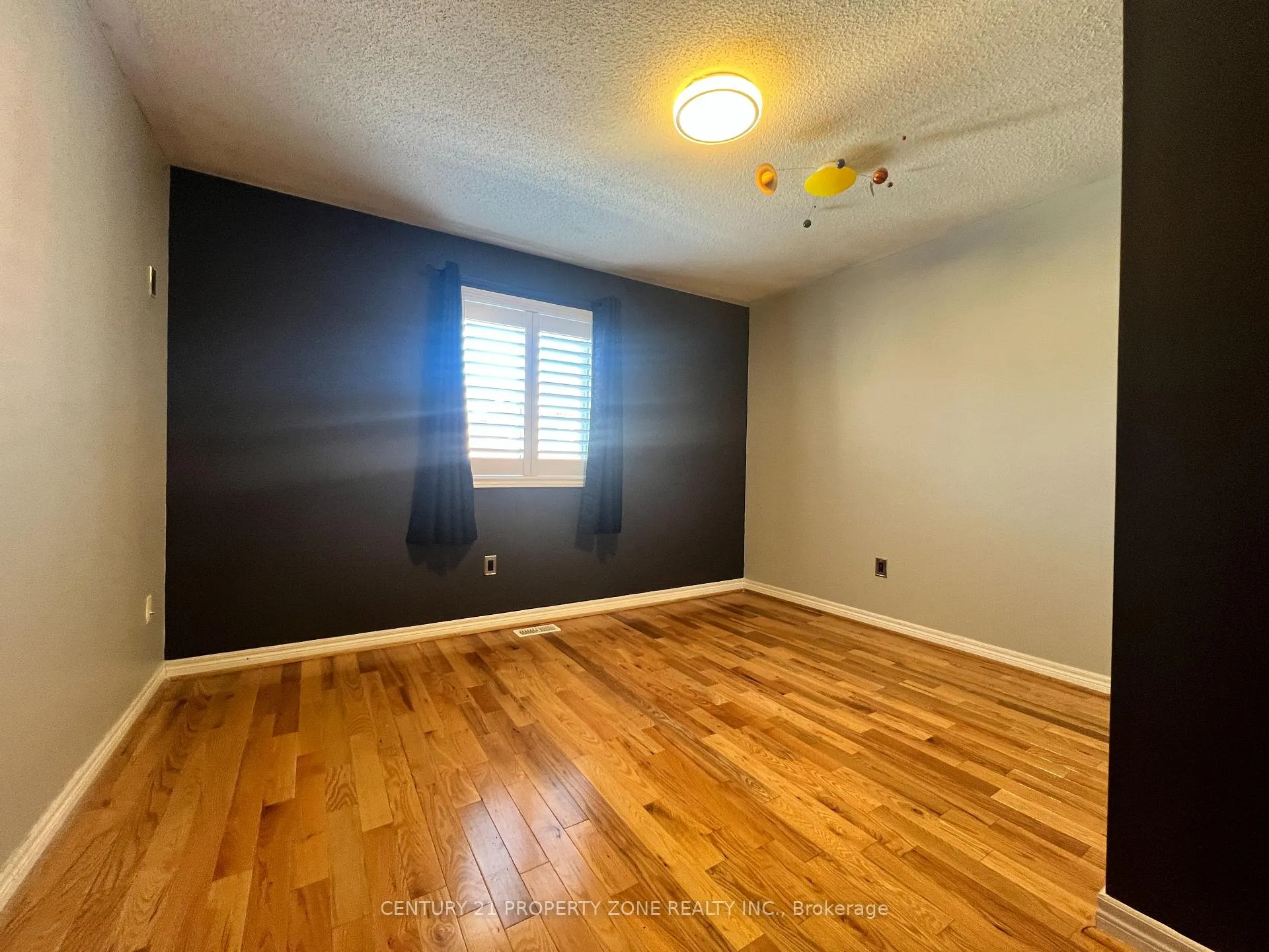 Photo 12 of 30 Gold Park Place, Brampton, Fletcher's Meadow — HOMEH