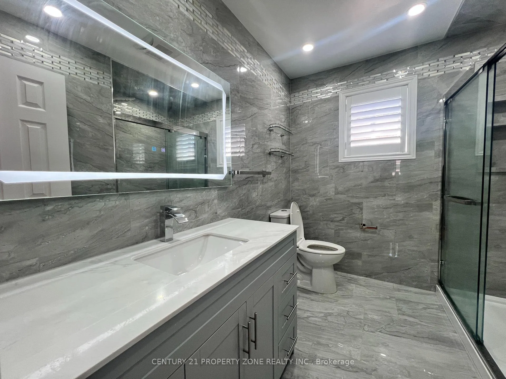 Photo 13 of 30 Gold Park Place, Brampton, Fletcher's Meadow — HOMEH