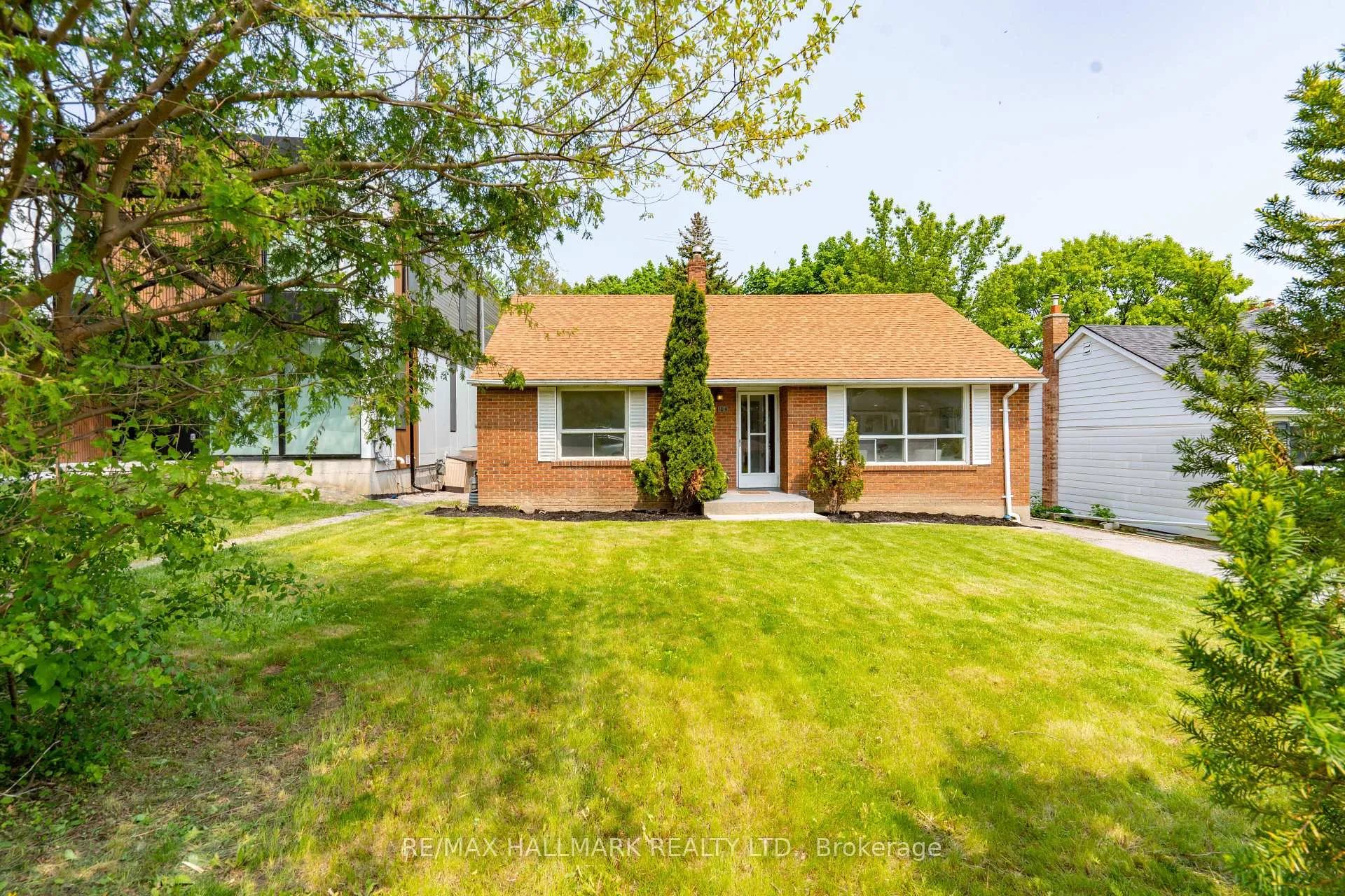 Photo 2 of 104 Highland Park Boulevard, Markham, Grandview — HOMEH