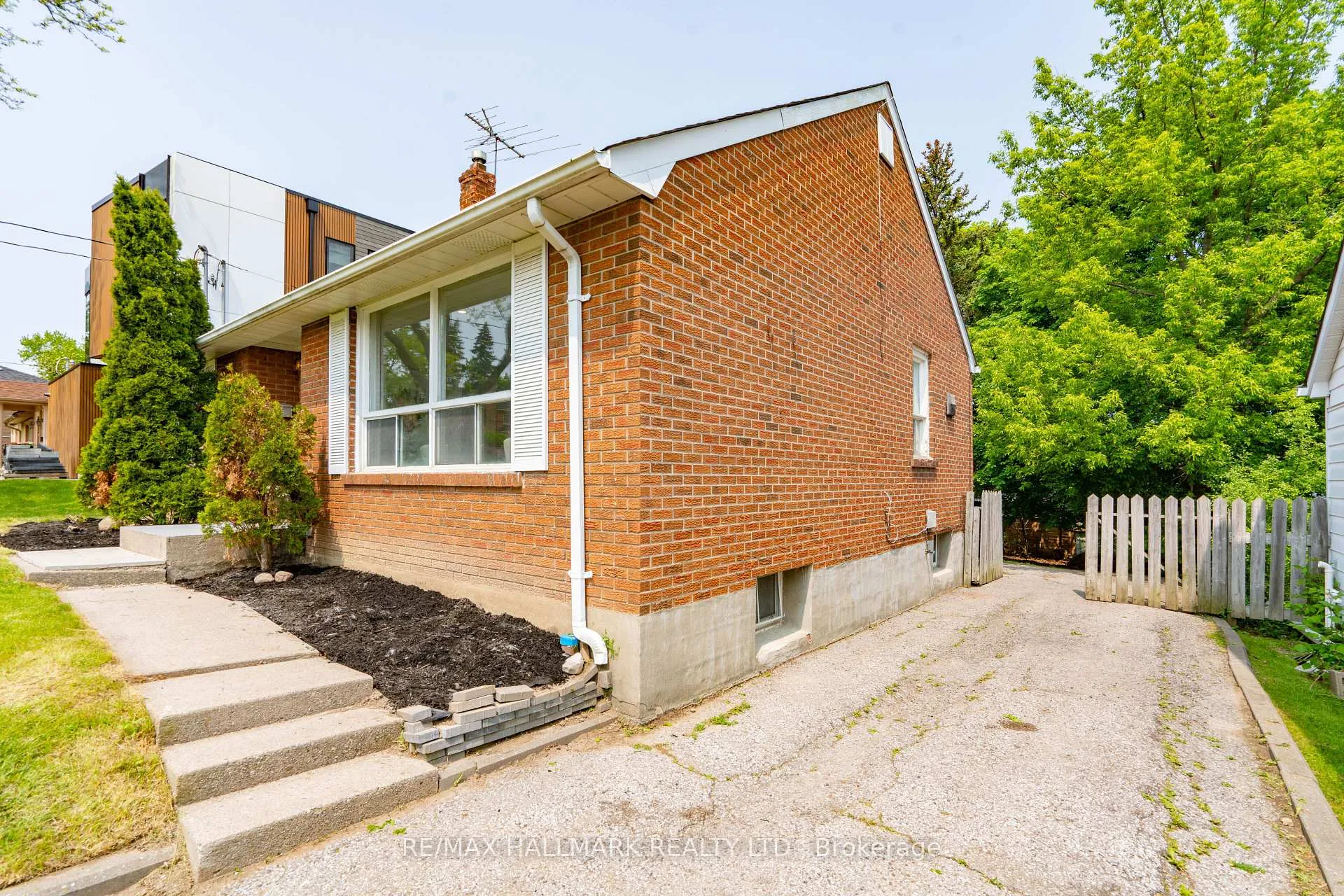 Photo 3 of 104 Highland Park Boulevard, Markham, Grandview — HOMEH