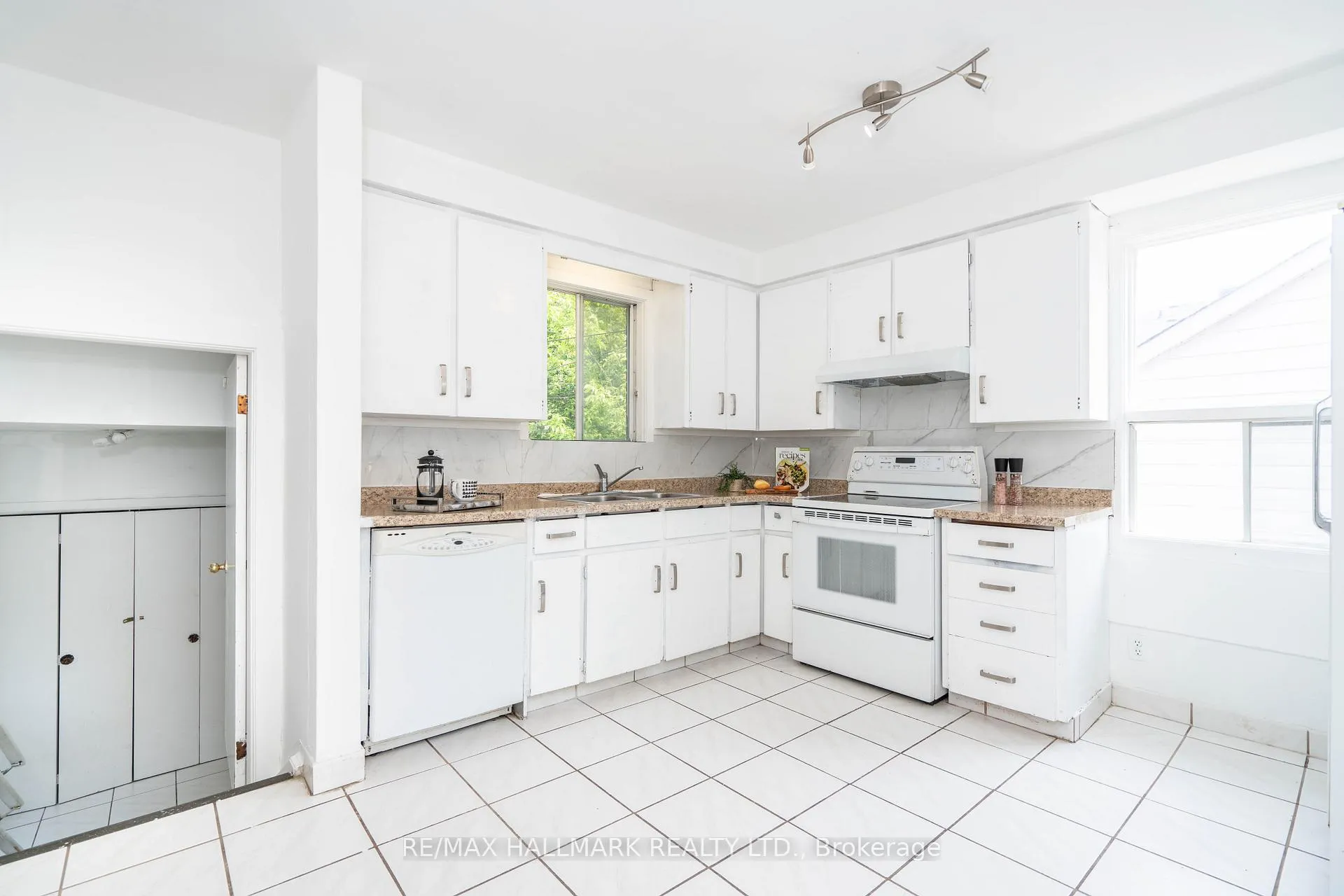 Photo 17 of 104 Highland Park Boulevard, Markham, Grandview — HOMEH